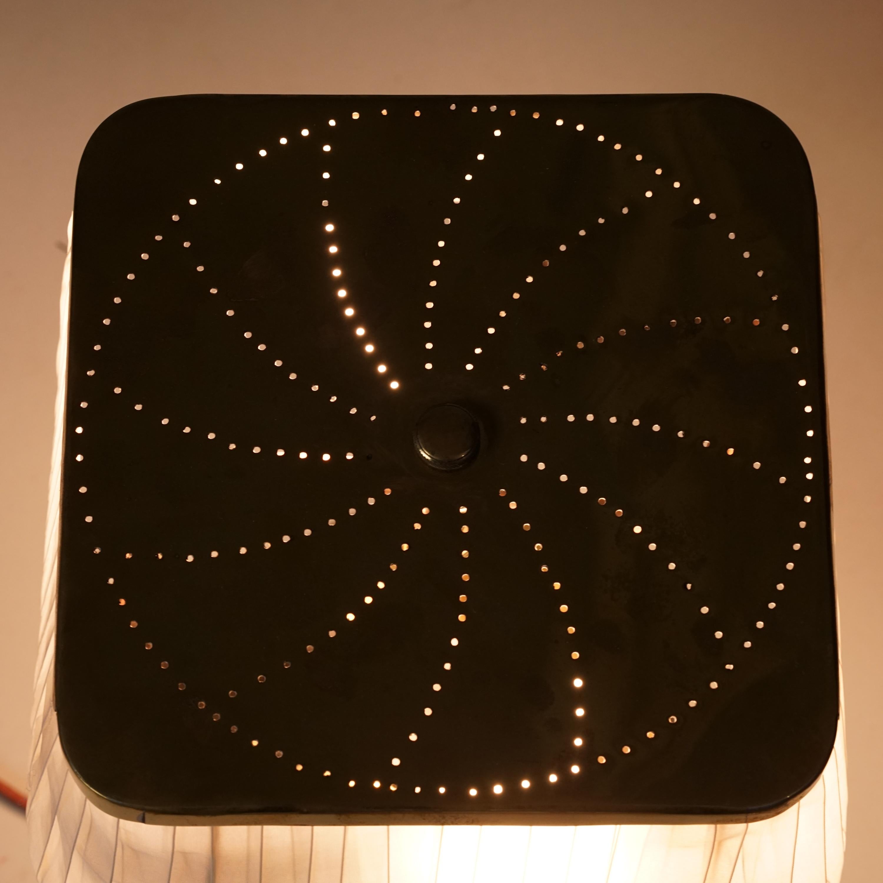 Lámpara de mesa moderna escandinava, Finlandia, mediados del siglo XX Escandinavo moderno en venta
