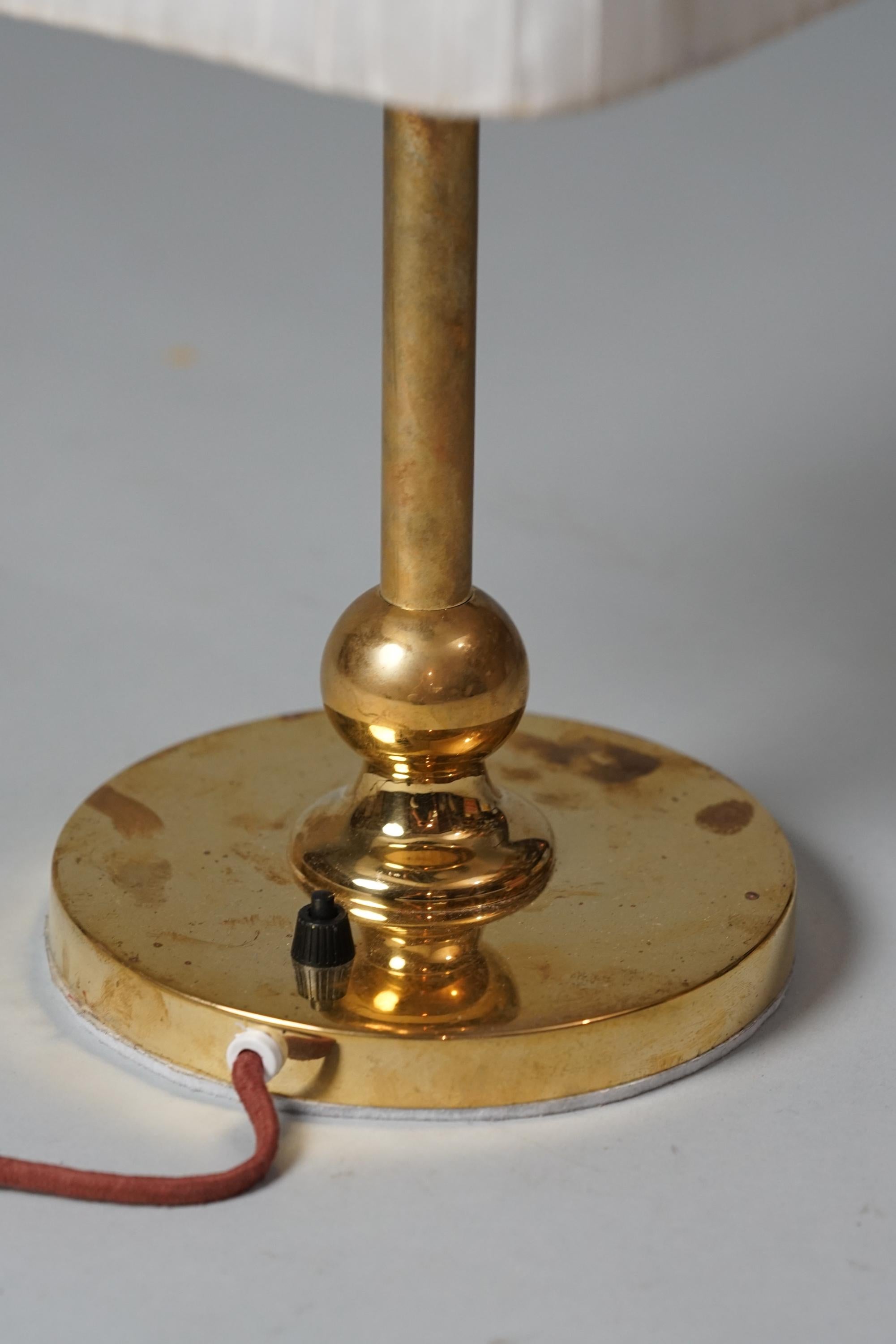 Lámpara de mesa moderna escandinava, Finlandia, mediados del siglo XX en venta 3