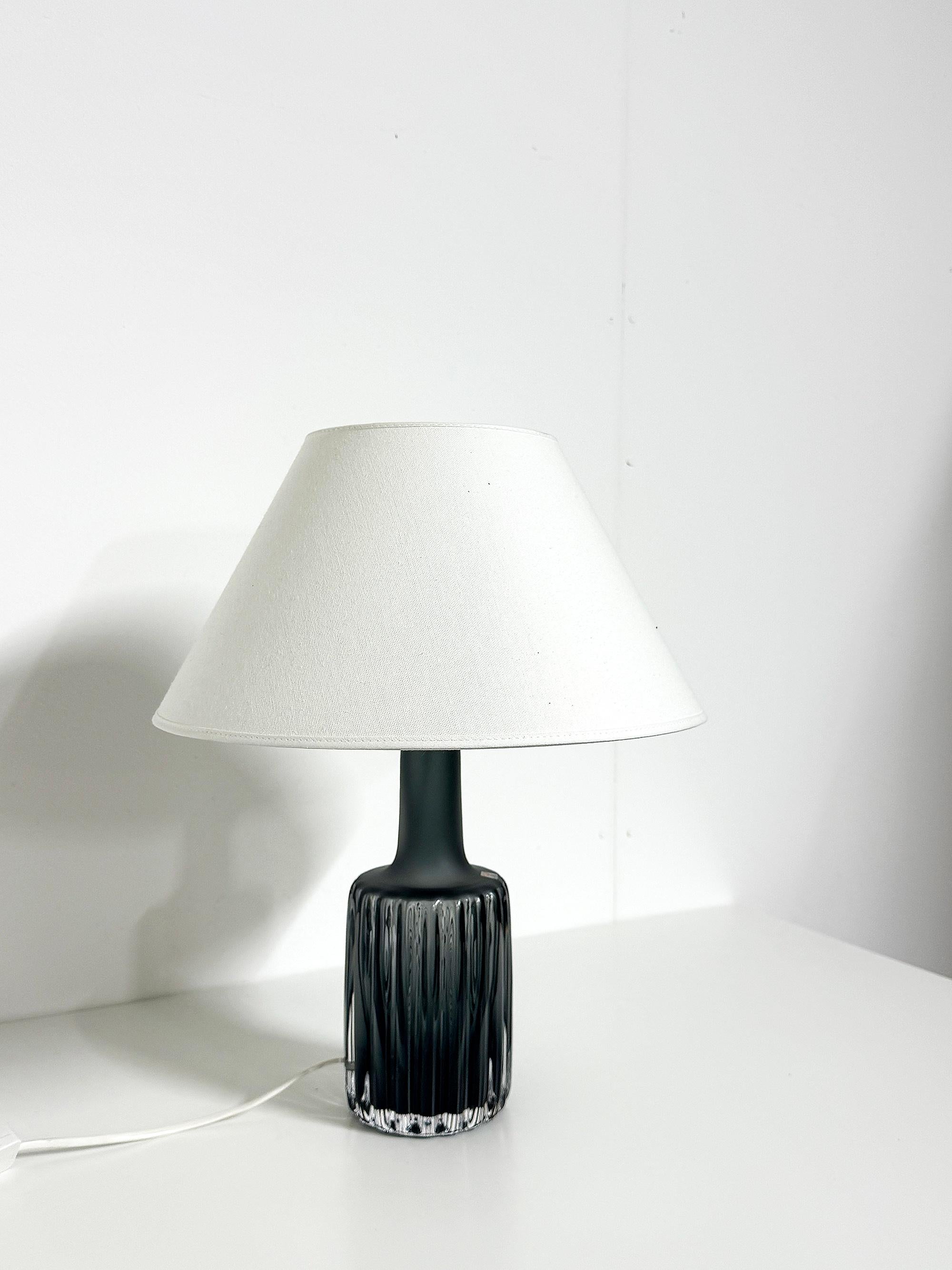 Stylish, Scandinavian Modern table lamp by Hans-Ove Sandeberg for Kosta, ca1960s.
Signed with makers mark.
Good vintage condition, wear and patina consistent with age and use. 
Please notice, the shade is not included. 