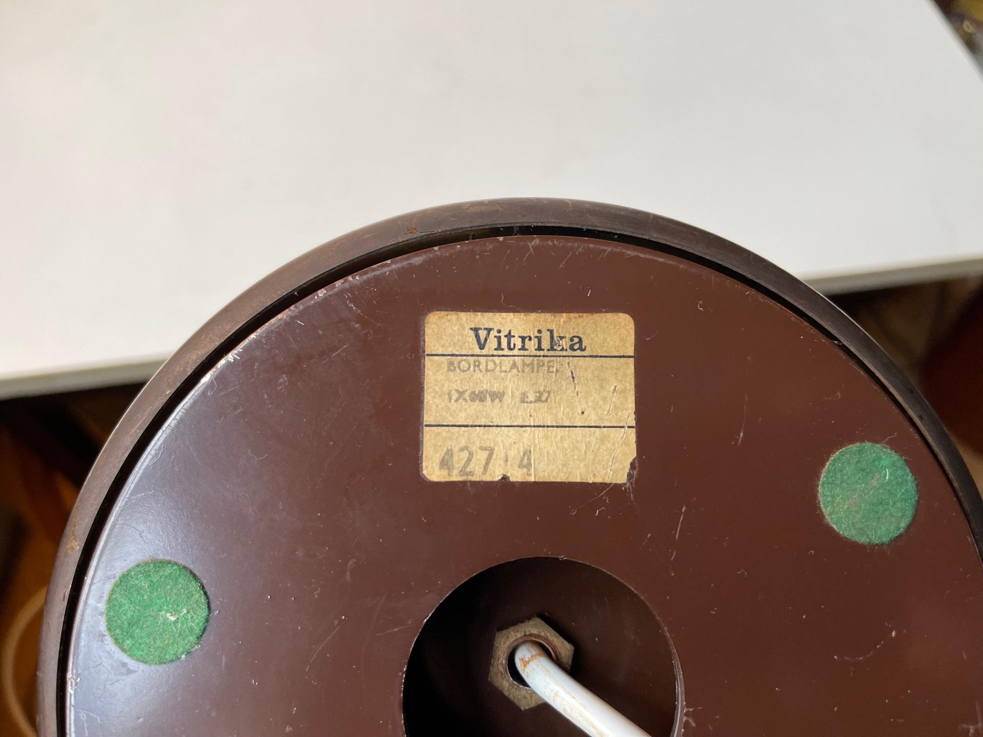 Lámpara de mesa moderna escandinava de latón y cristal azul de Vitrika, años 60 mediados del siglo XX en venta