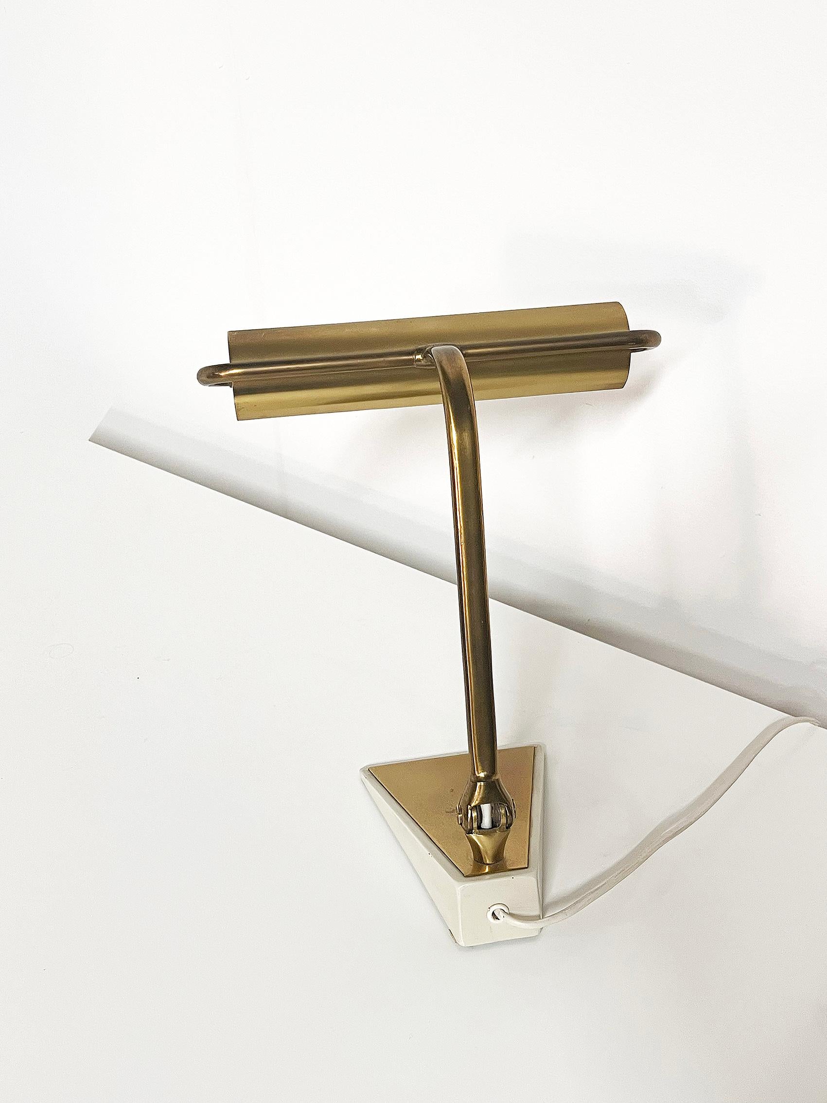 Scandinavian Modern Table Lamp in Brass by Boréns ca 1950-1960's In Good Condition For Sale In Örebro, SE