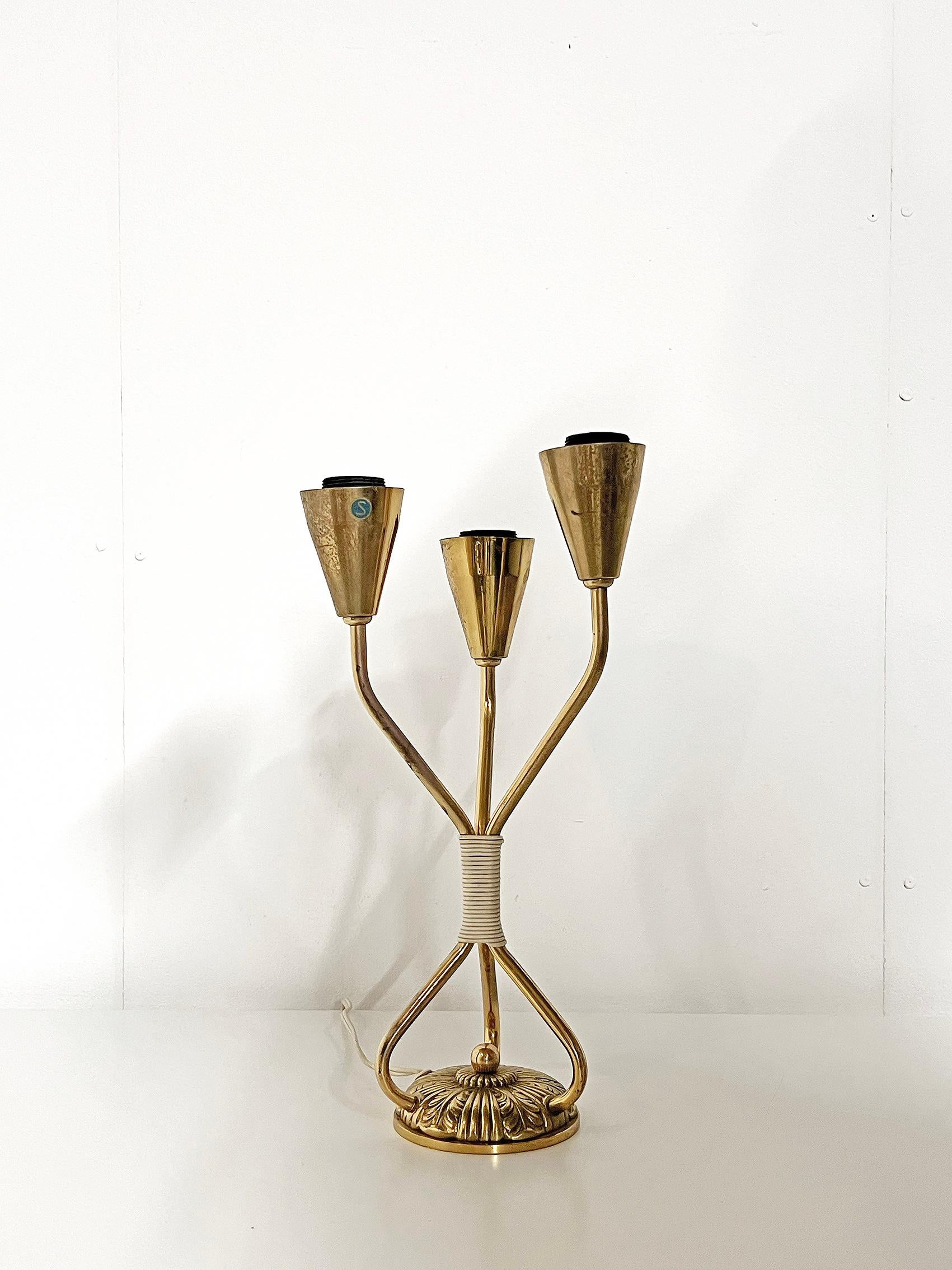 Suédois Lampe de table moderne scandinave en laiton, Edvard Hagman, EHAB, vers 1940-50's en vente