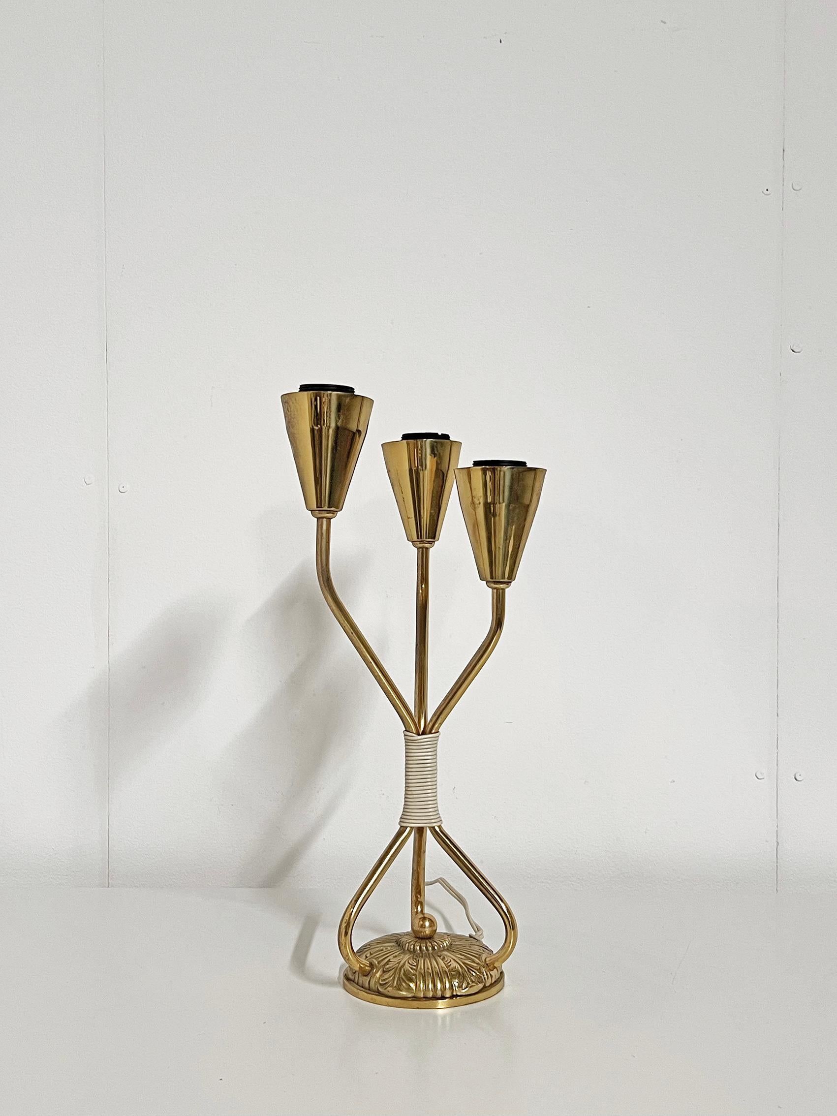 Lampe de table moderne scandinave en laiton, Edvard Hagman, EHAB, vers 1940-50's État moyen - En vente à Örebro, SE