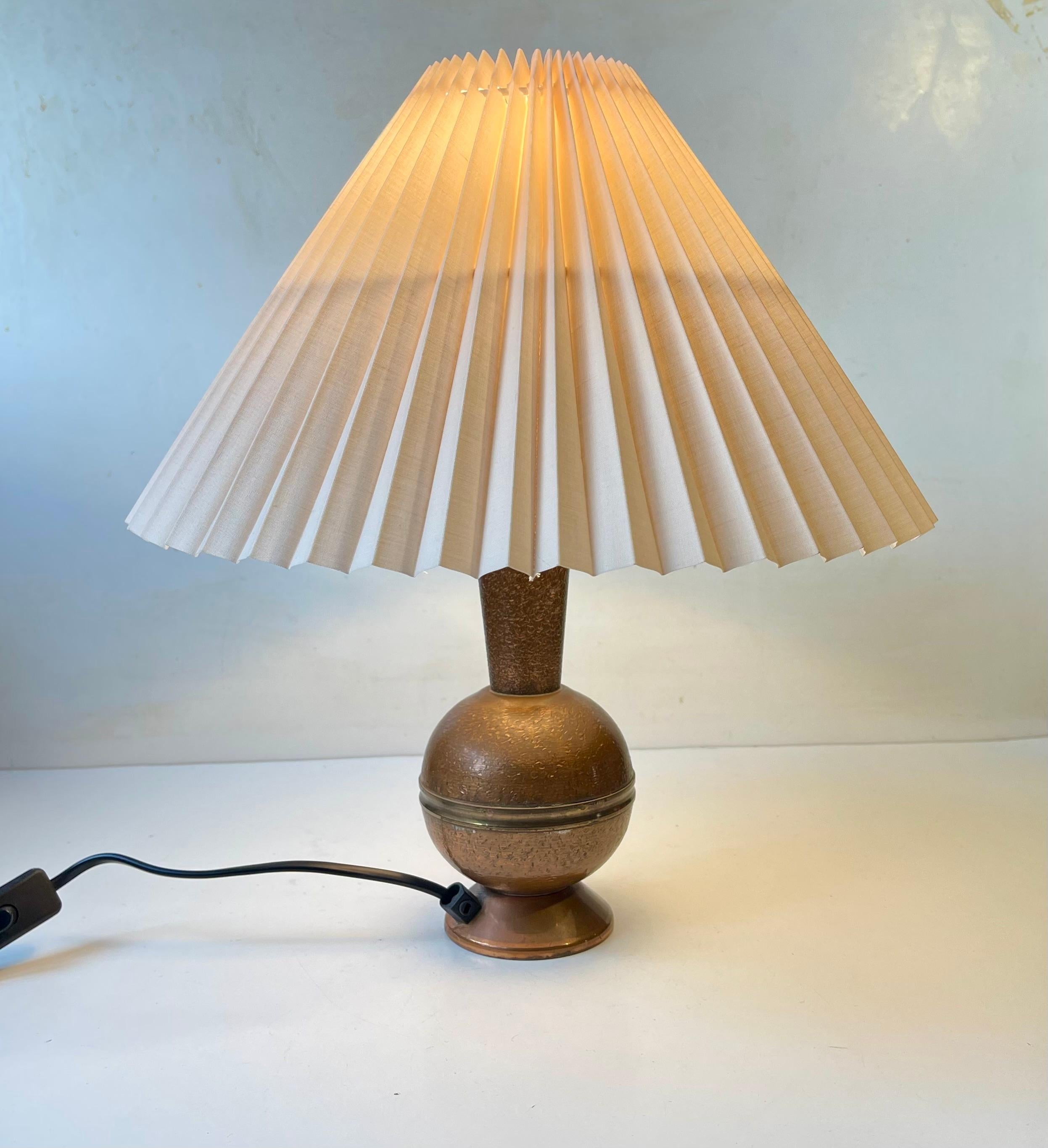 Mid-20th Century Scandinavian Modern Table Lamp in Patinated Textured Copper, 1950s For Sale