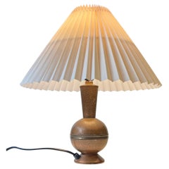 Lampada da tavolo The Modern Scandinavian in rame patinato, anni '50