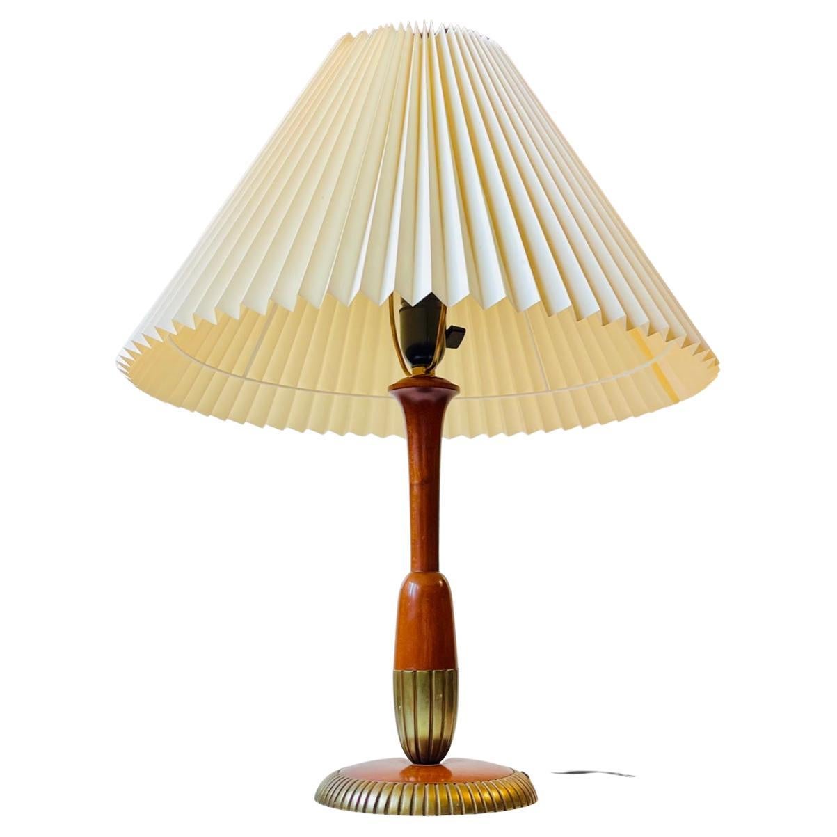 Scandinavian Modern Table Lamp in Walnut and Brass, 1950s For Sale