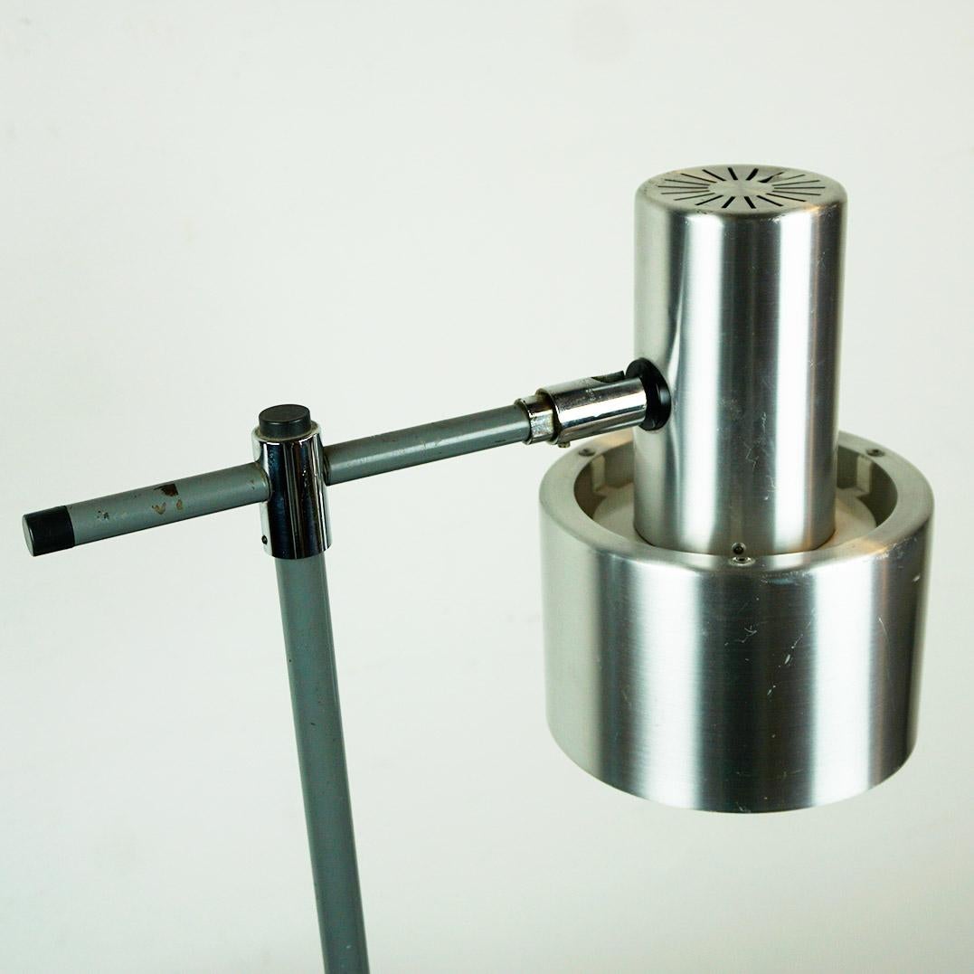 This iconic scandinavian modern Spot Desk Lamp Model Lento has been designed by Jo Hammerborg and manufactured by Fog and Morup in the early 1960s in Denmark.
It features a grey lacquered metal stem and a aluminum base and shade. The shade features