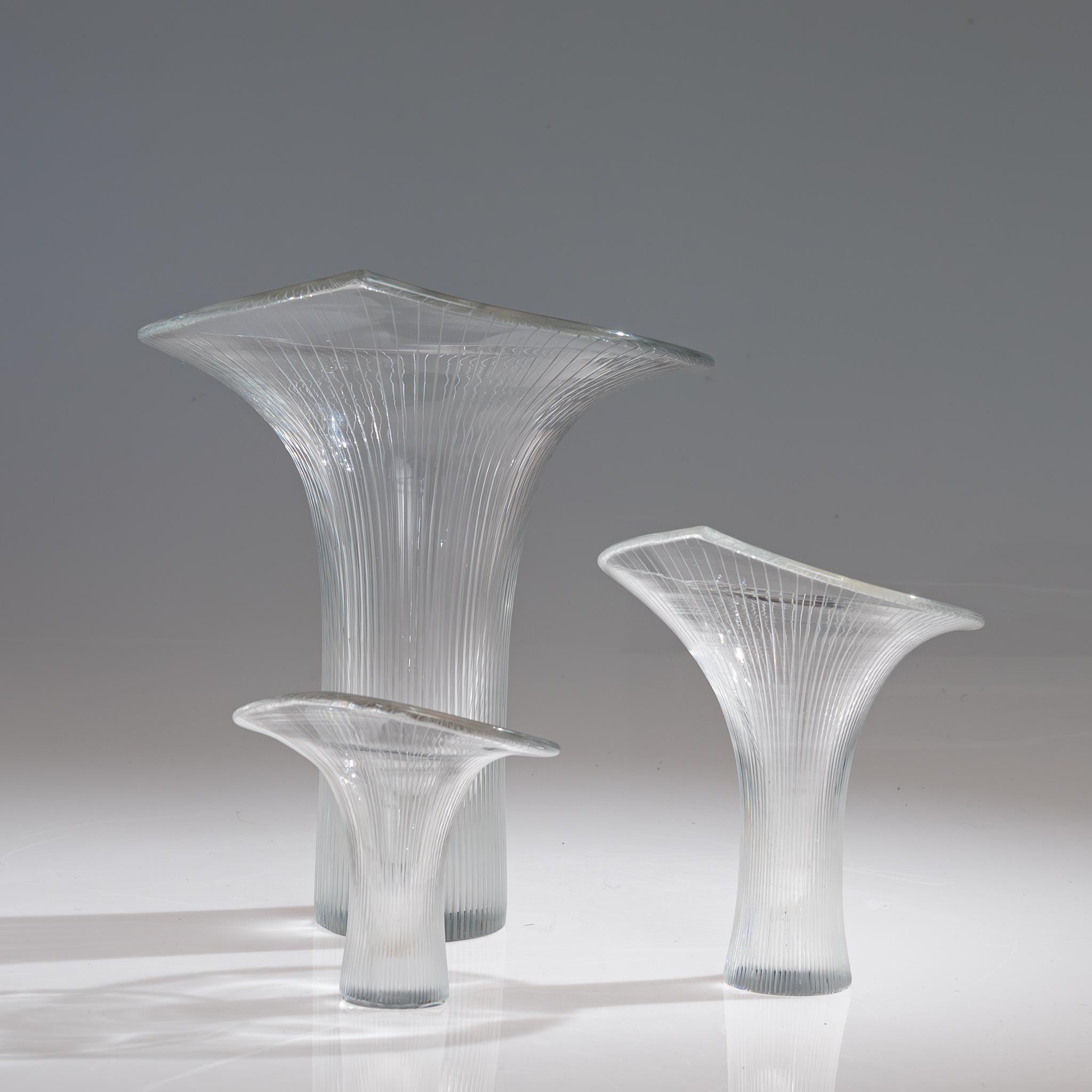 Scandinavian Modern Tapio Wirkkala Three Line Cut Crystal Art vases Kantarelli  In Good Condition In EL Waalre, NL