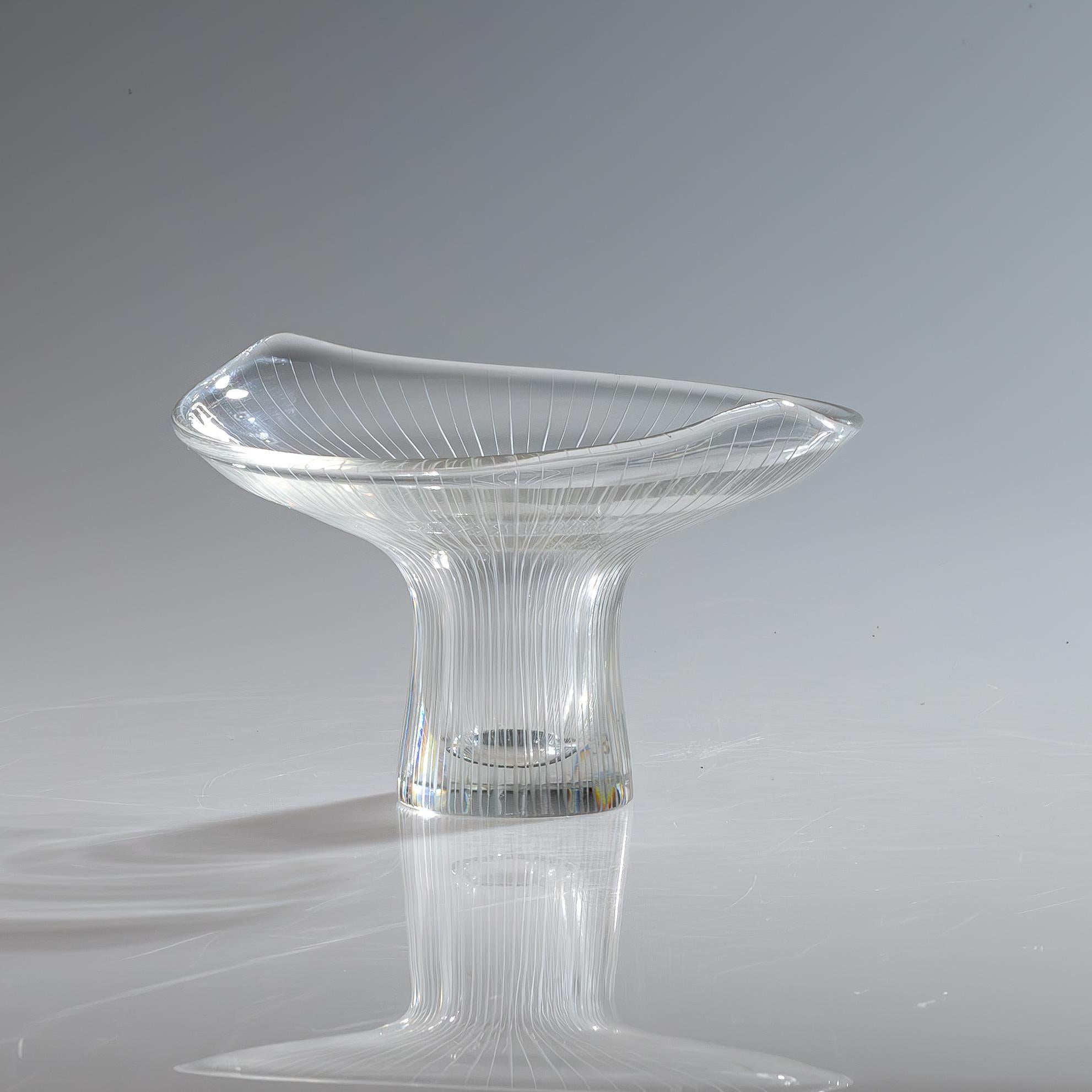The Modern Scandinavian Tapio Wirkkala Two Line Cut Crystal Art Vasen mundgeblasen  im Angebot 5