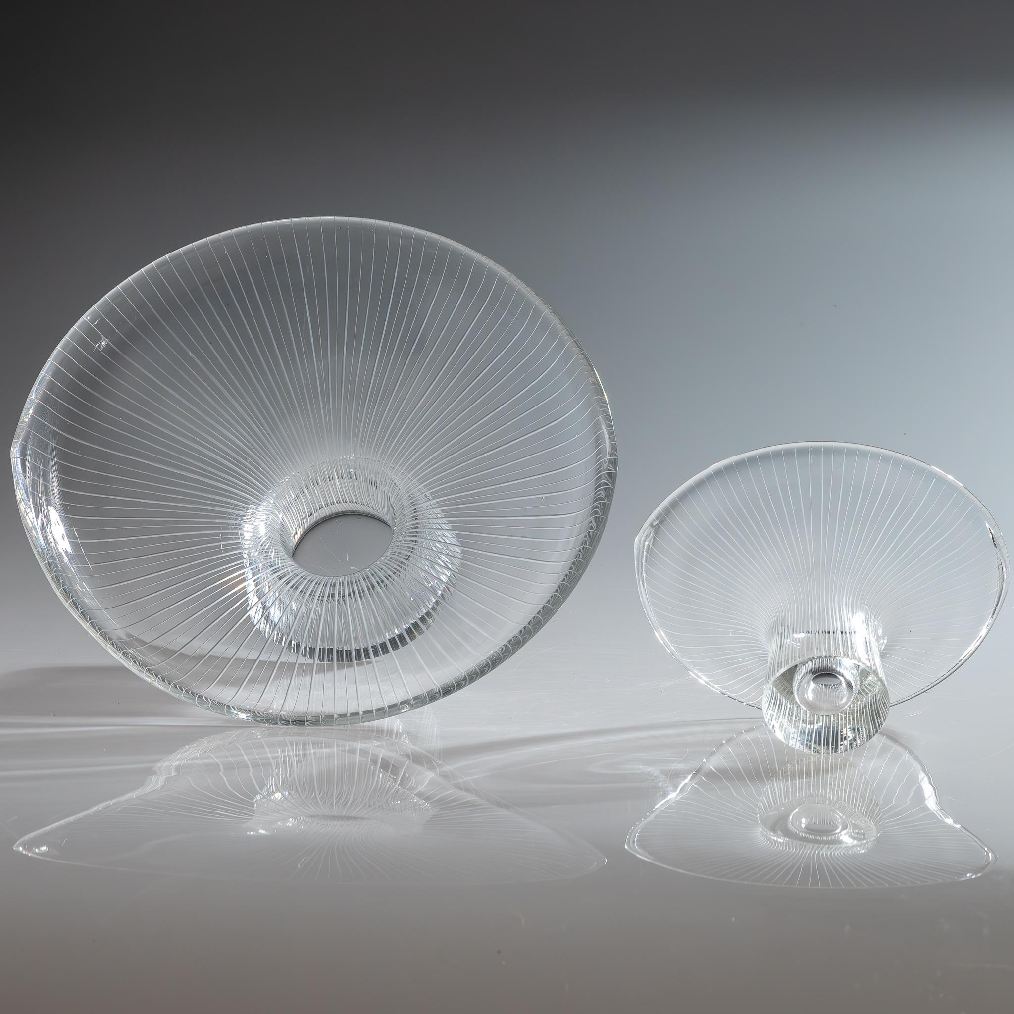 The Modern Scandinavian Tapio Wirkkala Two Line Cut Crystal Art Vasen mundgeblasen  (Handgefertigt) im Angebot