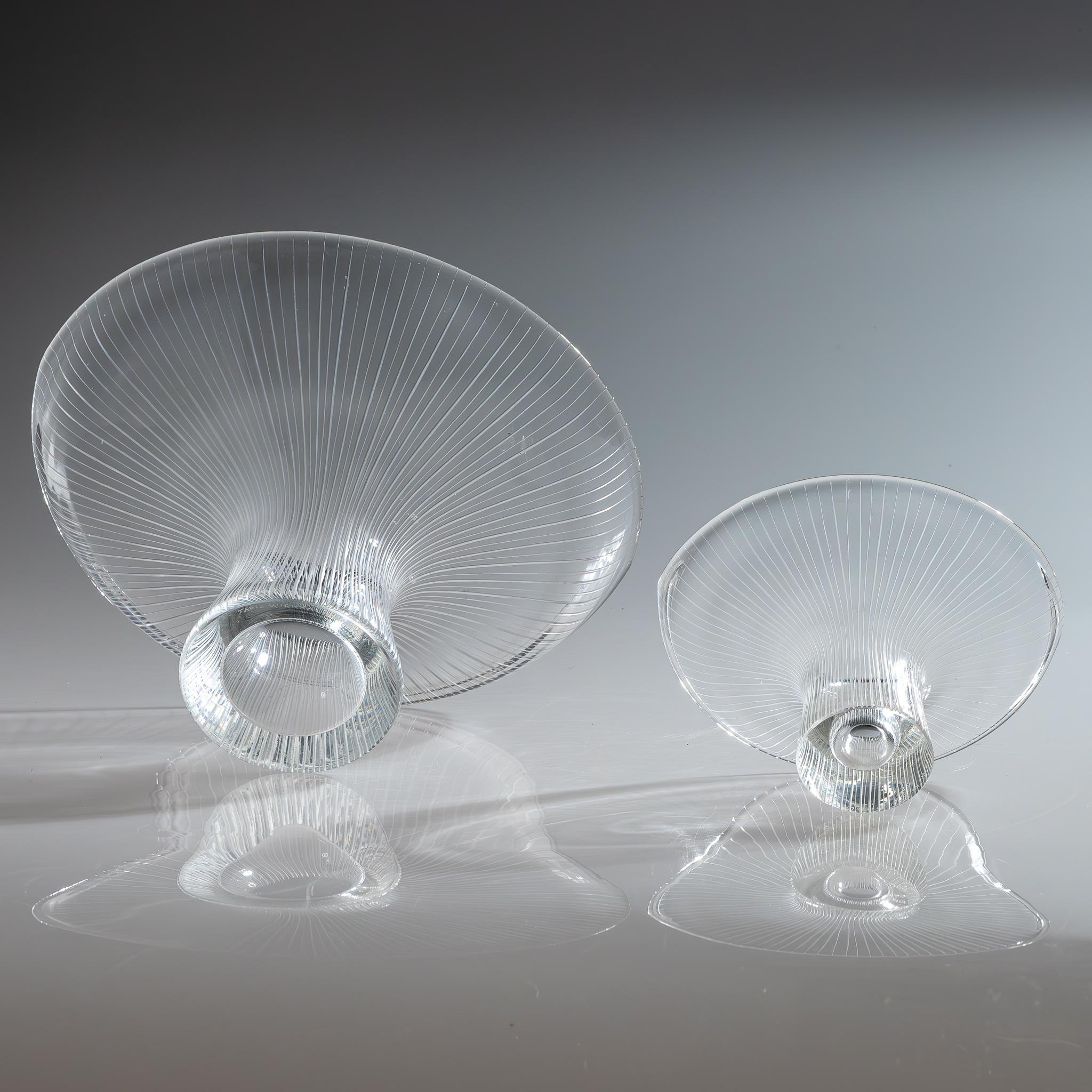 The Modern Scandinavian Tapio Wirkkala Two Line Cut Crystal Art Vasen mundgeblasen  im Zustand „Gut“ im Angebot in EL Waalre, NL