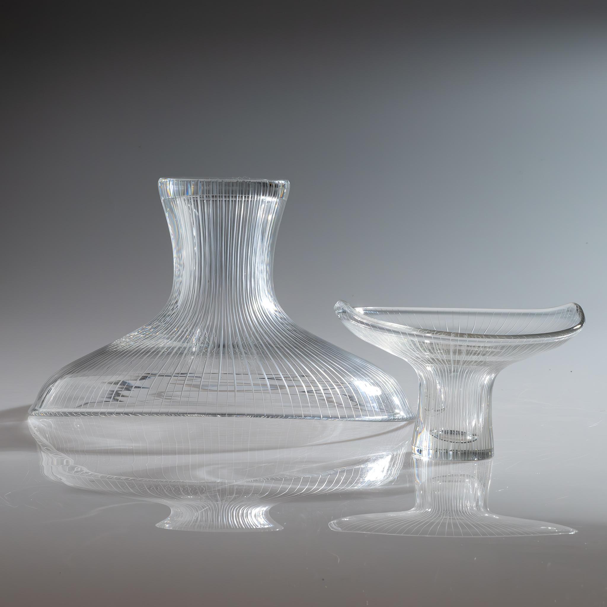 The Modern Scandinavian Tapio Wirkkala Two Line Cut Crystal Art Vasen mundgeblasen  (Kristall) im Angebot