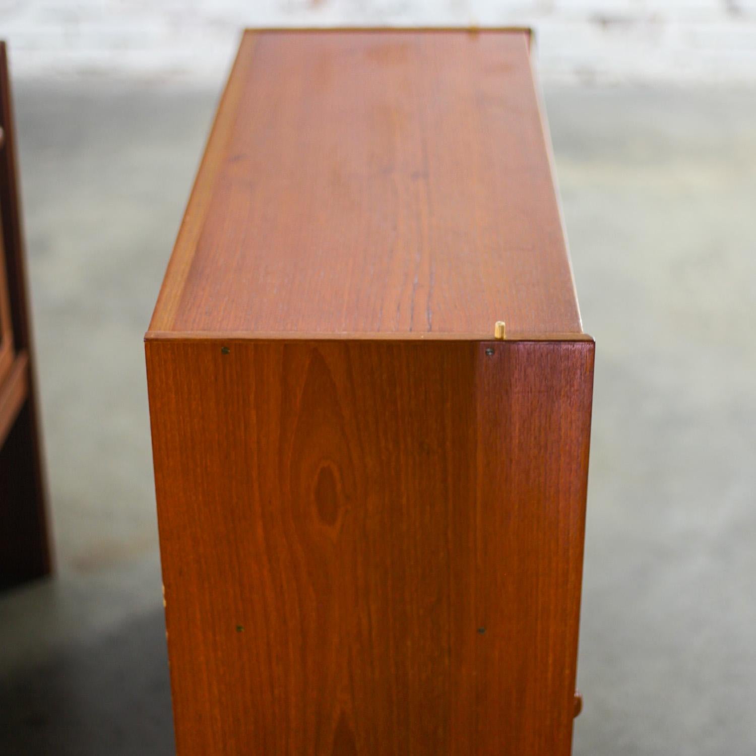 Scandinavian Modern Teak 2 Piece Display Cabinet or Bookcase Made in Denmark For Sale 10