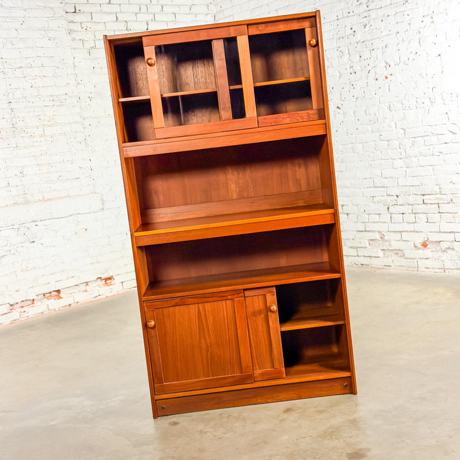 Scandinavian Modern Teak 2 Piece Display Cabinet or Bookcase Made in Denmark In Good Condition For Sale In Topeka, KS