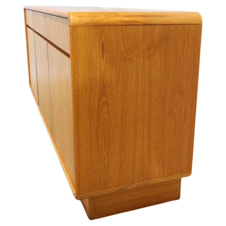 Danese Credenza moderna scandinava in teak a 3 cassetti e 3 ante in vendita