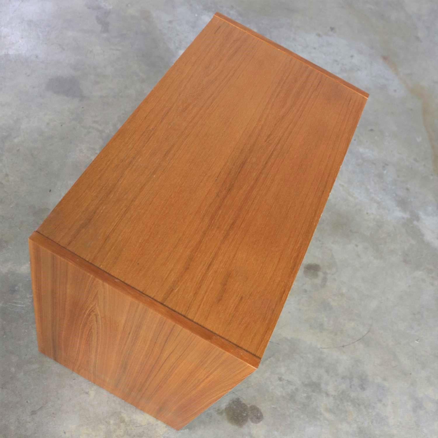 Teak Cassapanca vintage moderna scandinava a 3 cassetti in teak con marchio Made in Denmark in vendita