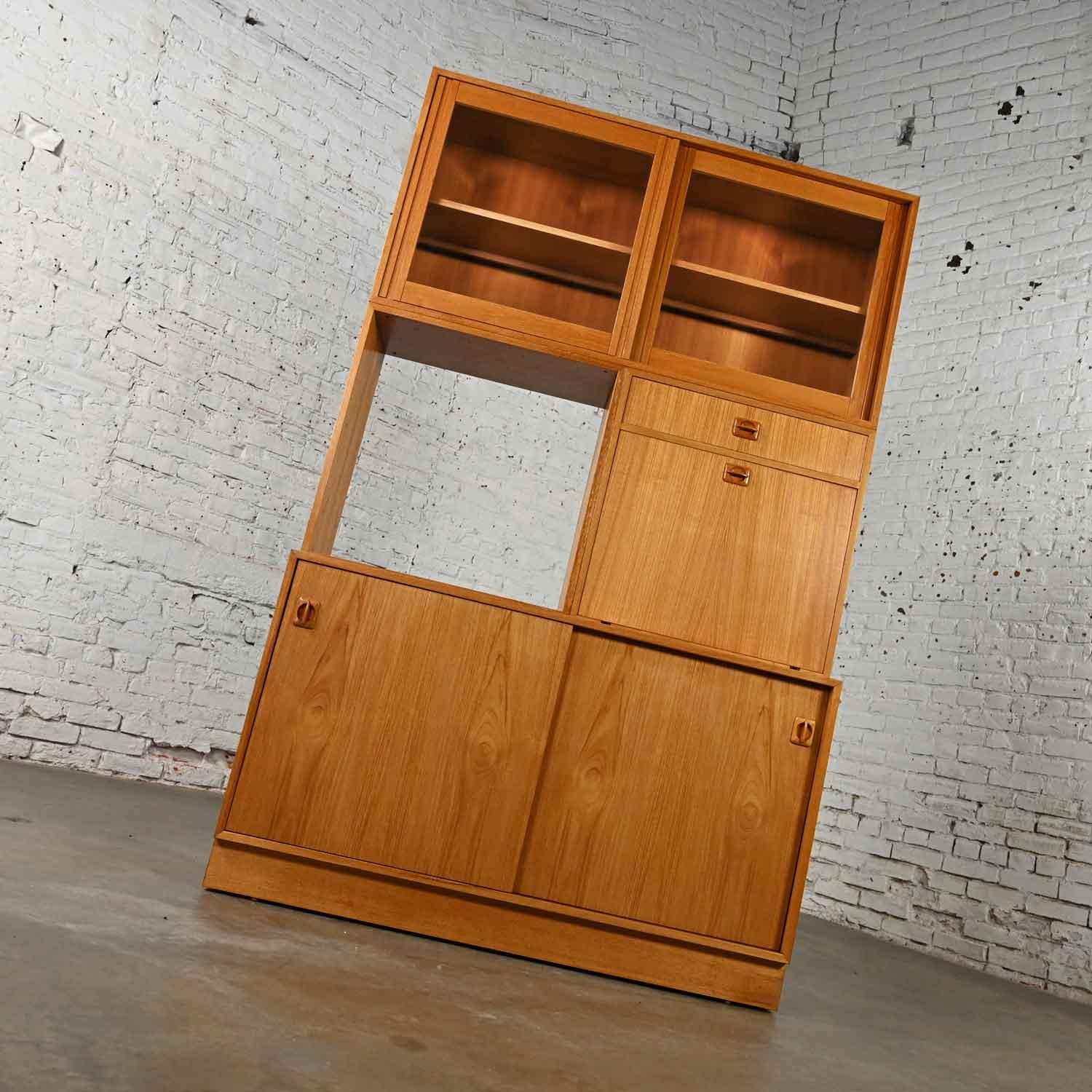 Scandinavian Modern Teak 4 Part Triple Stacked Secretary Display Cabinet Dry Bar For Sale 3