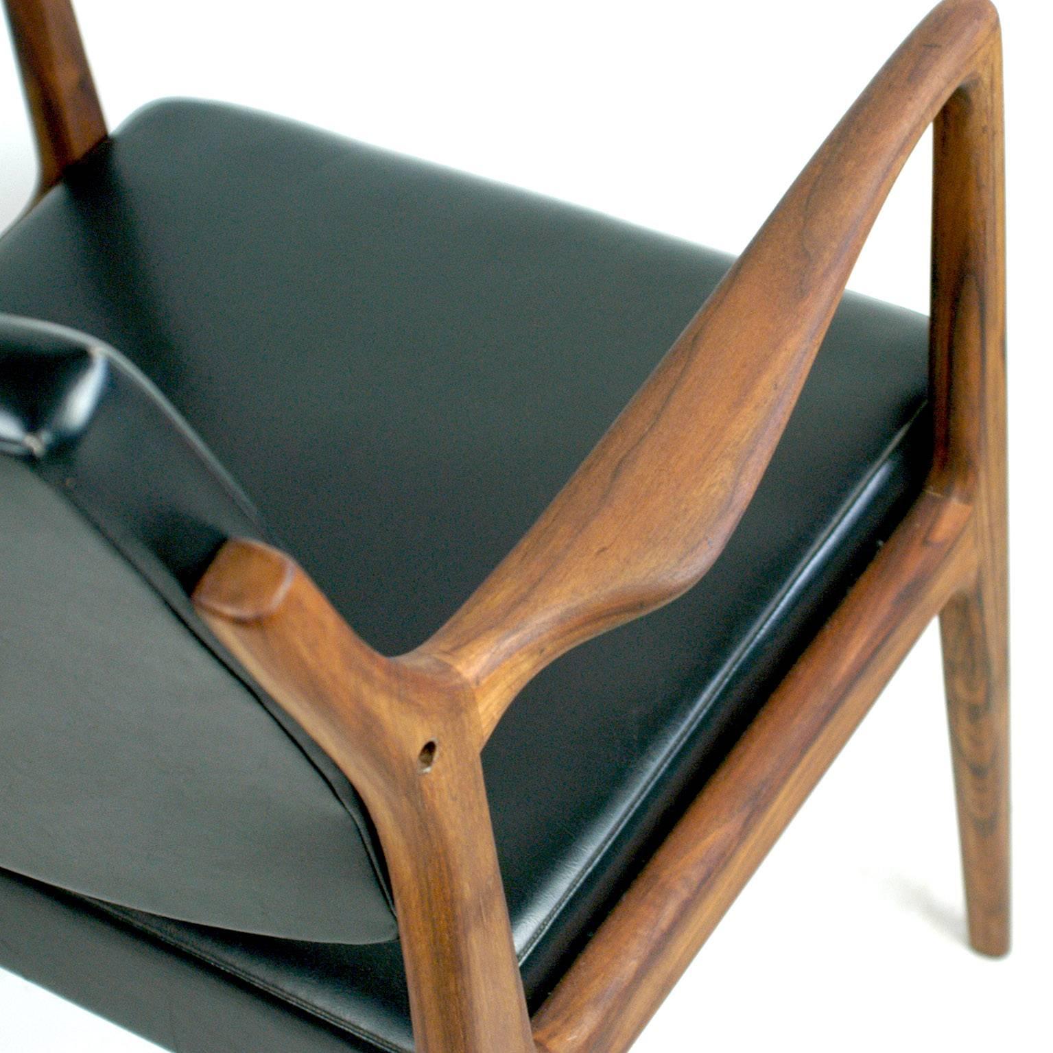 Skandinavischer moderner Sessel aus Teakholz und schwarzem Leder von K. E. Ekselius 2