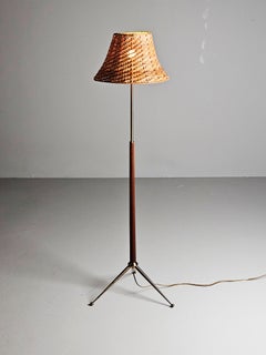 Lámpara de pie escandinava moderna de teca y latón de diseñador desconocido, Suecia, años 60