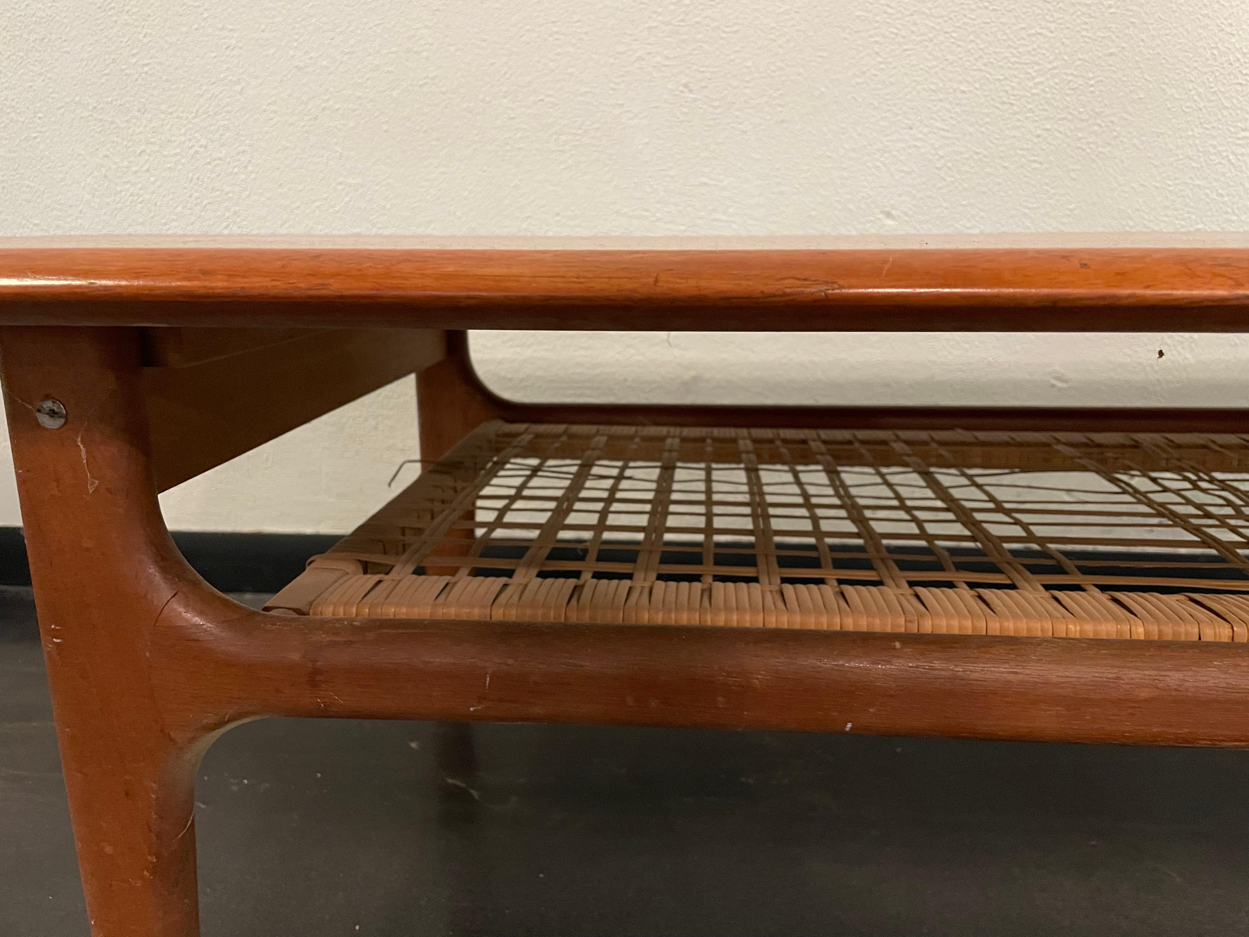 trioh mobler coffee table