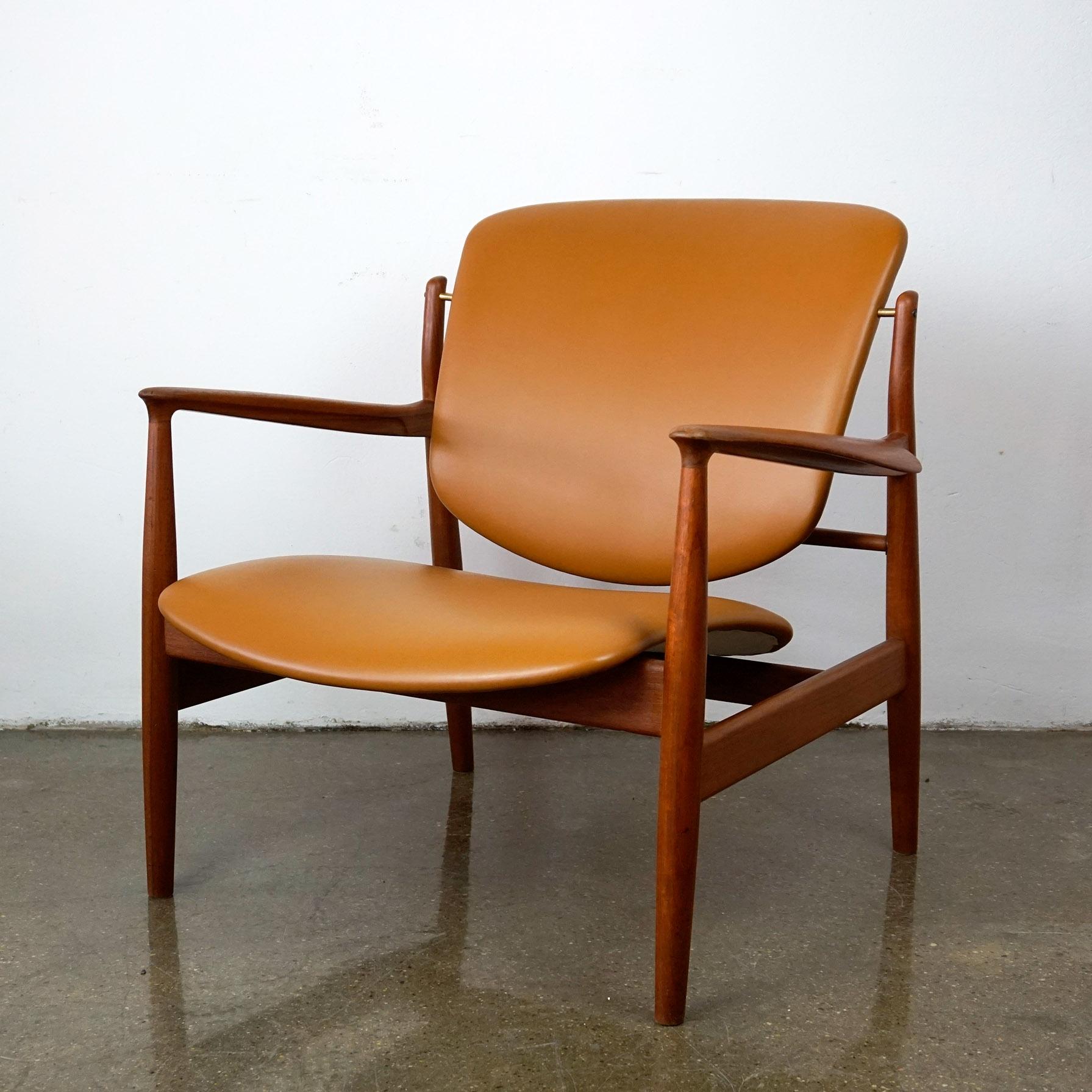 Excellent and comfortable scandinavian Modern Lounge chair model number FD 136 designed by Finn Juhl for France & Son, Denmark. Curved backrest and and seat that appears to float. Wonderful organic shaped armrests and renewed top quality cognac