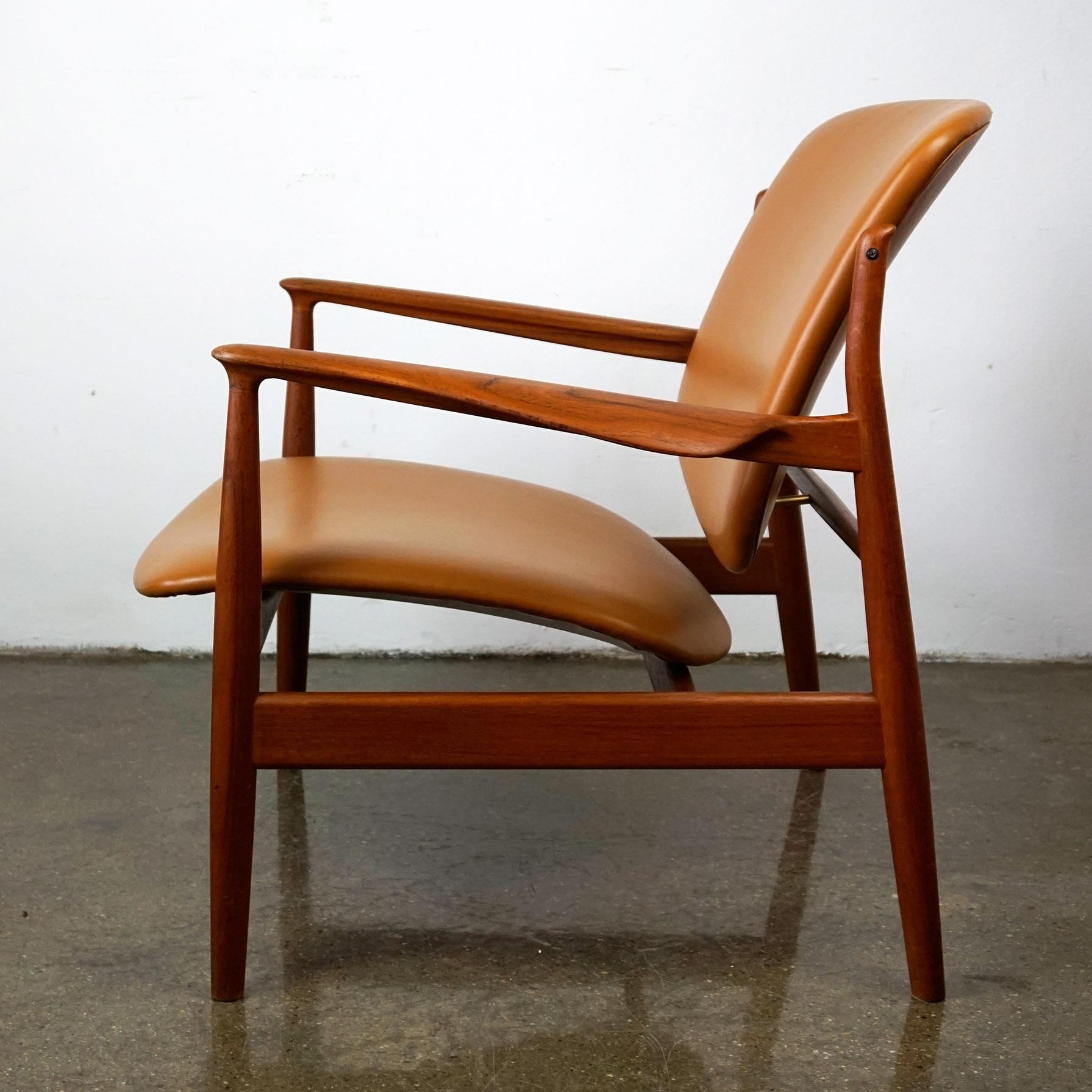 scandinavian leather chair