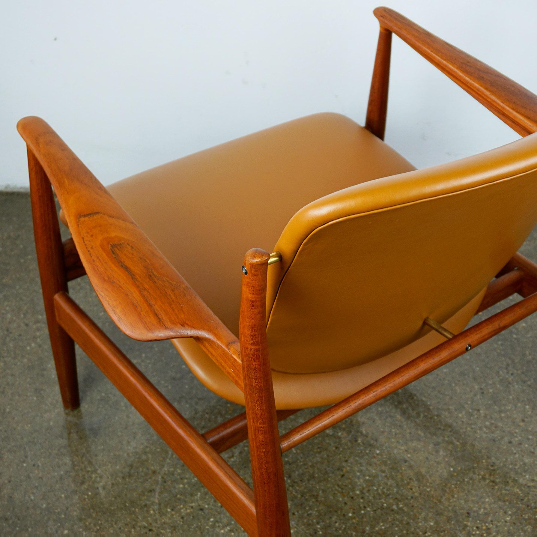 Scandinavian Modern Teak and Cognac Leather Lounge Chair by Finn Juhl In Good Condition In Vienna, AT
