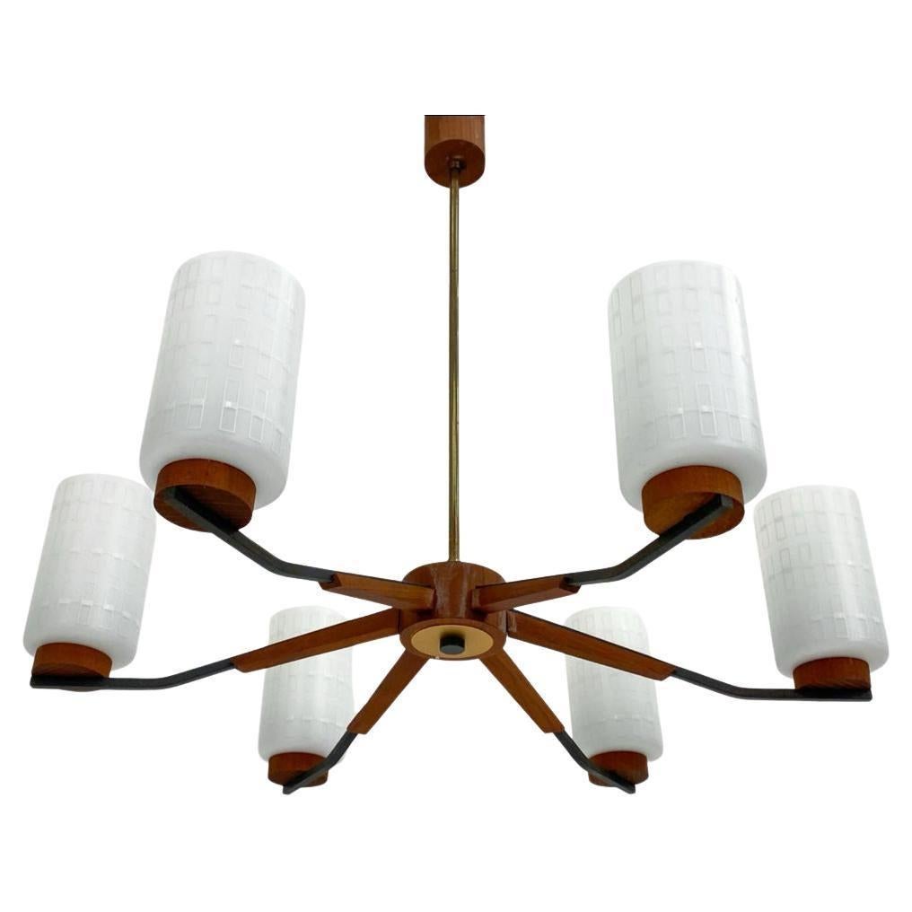 Scandinavo moderno Lampadario danese The Modern Scandinavian in teak e vetro satinato in vendita