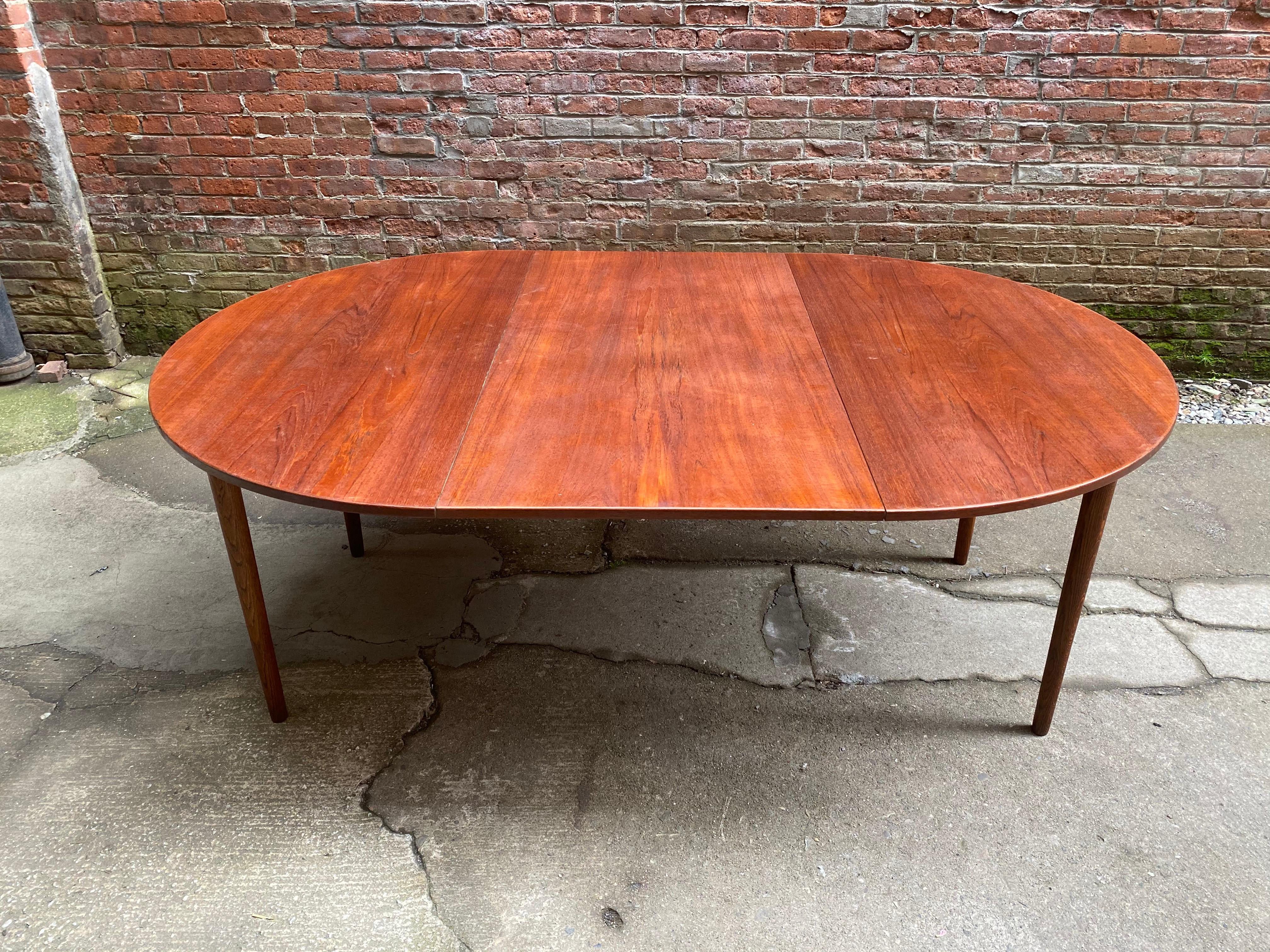 Scandinavian Modern Teak and Oak Dining Table In Good Condition In Garnerville, NY