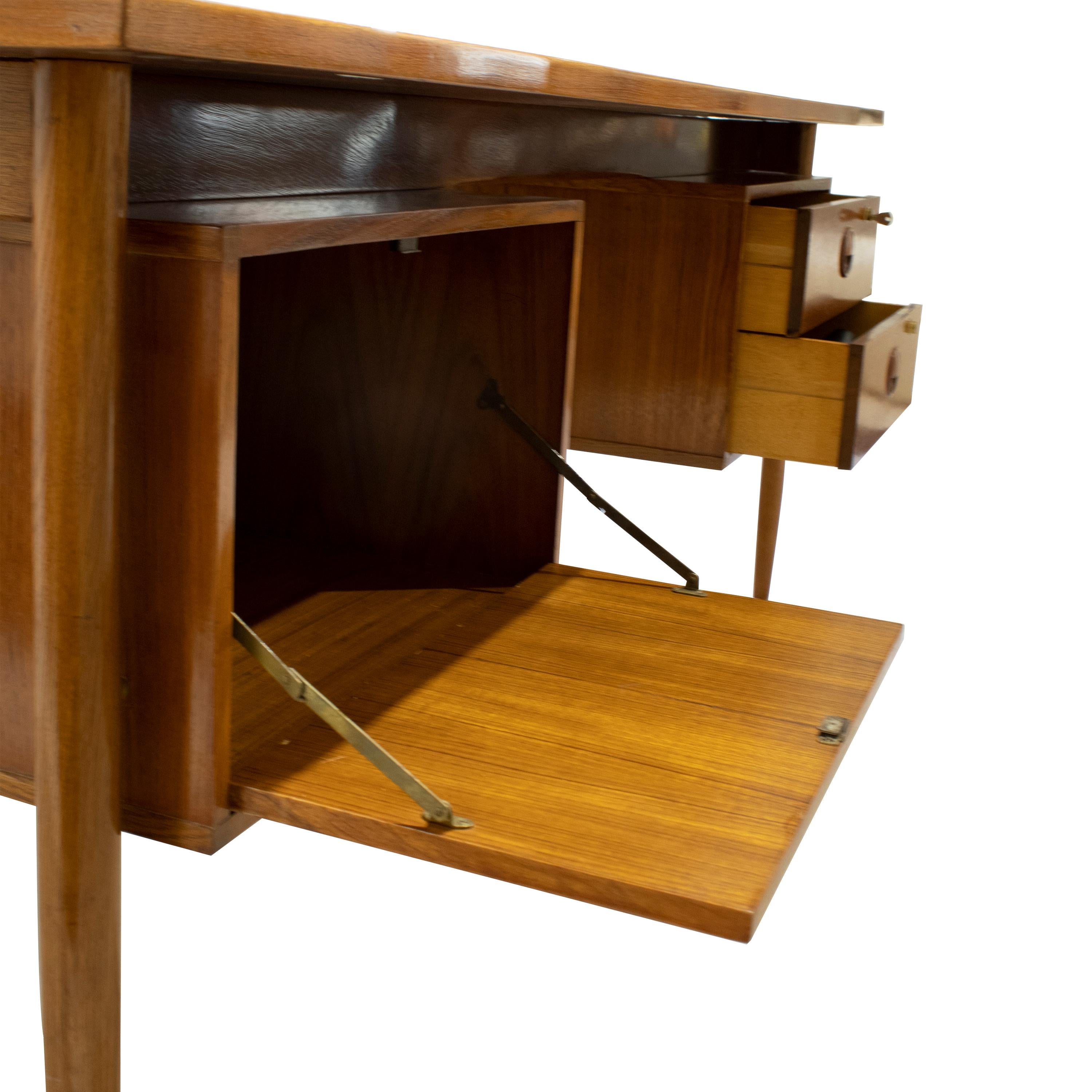 Skandinavischer moderner Schreibtisch aus Teakholz und Furnier von Arne Vodder, Dänemark, 1960. im Angebot 2