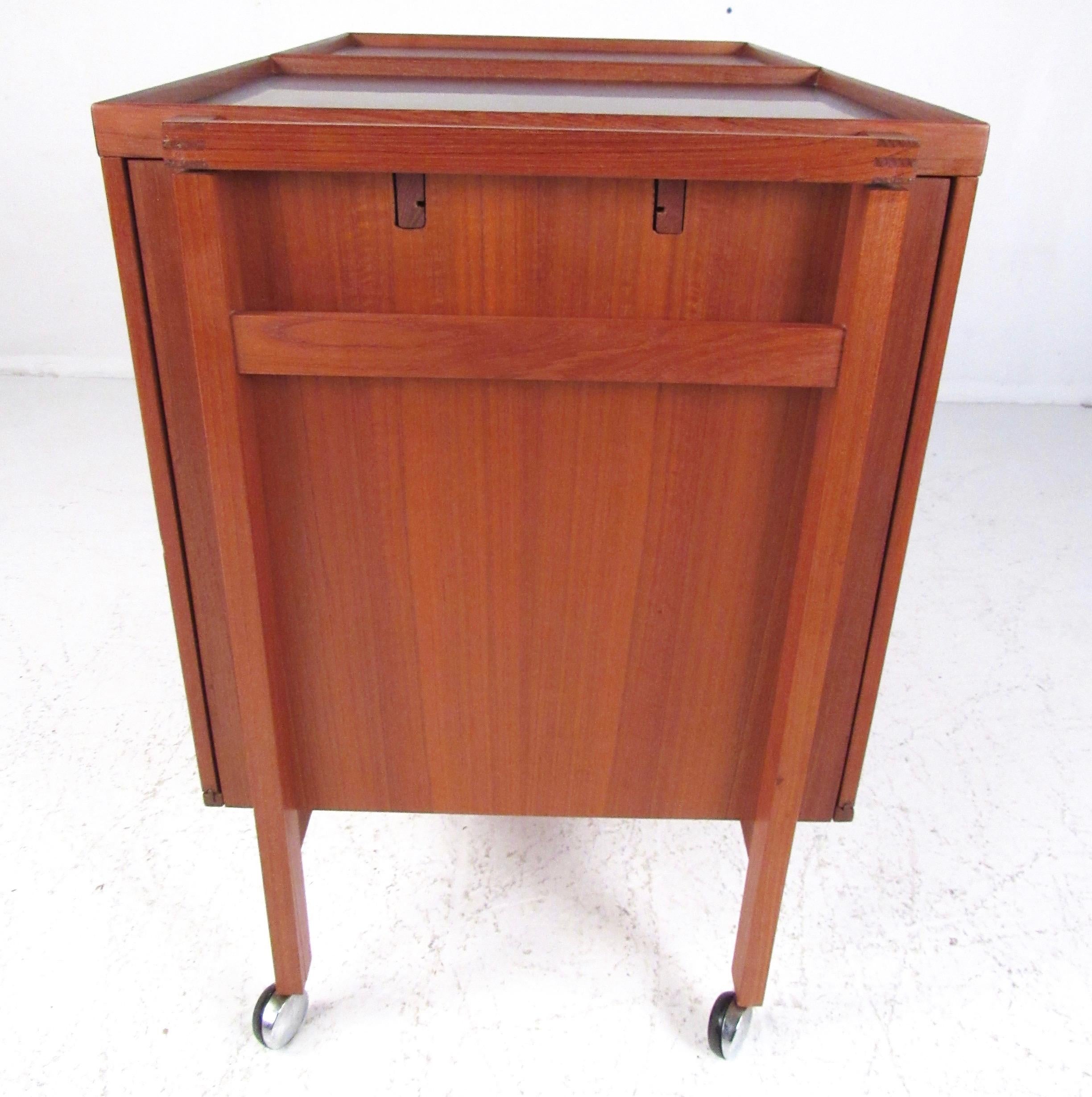 Scandinavian Modern Teak Bar Cart by Niels Erik Glasdom Jensen For Sale 5