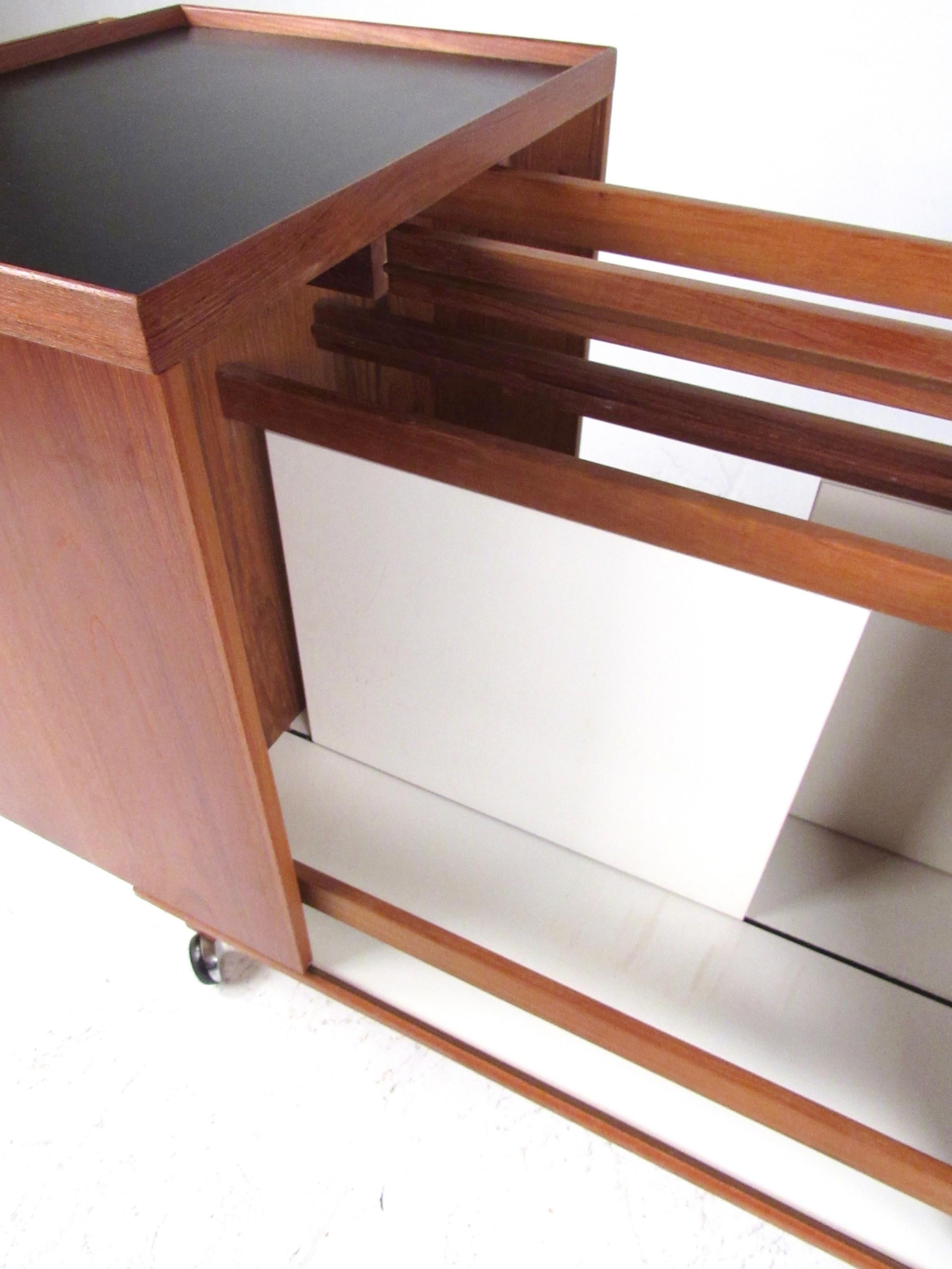 Mid-20th Century Scandinavian Modern Teak Bar Cart by Niels Erik Glasdom Jensen For Sale