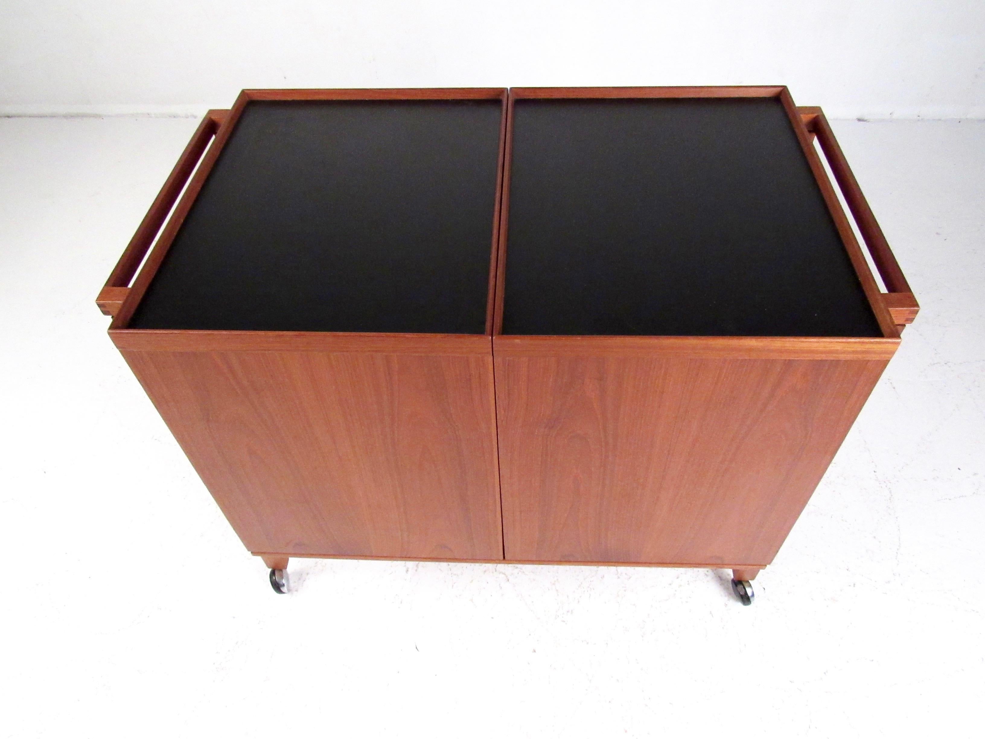 Scandinavian Modern Teak Bar Cart by Niels Erik Glasdom Jensen For Sale 4
