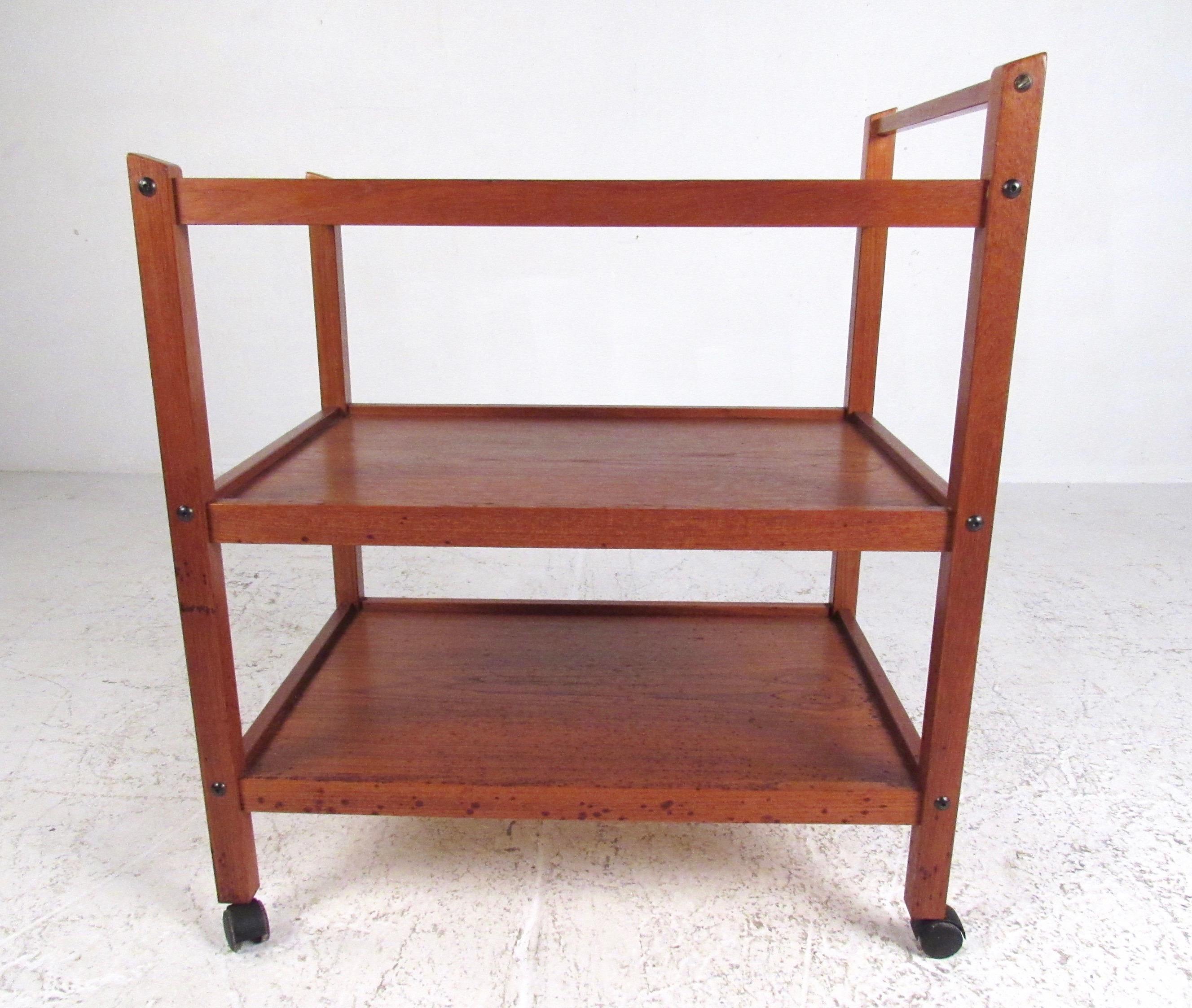 Scandinavian Modern Teak Bar Cart In Good Condition In Brooklyn, NY