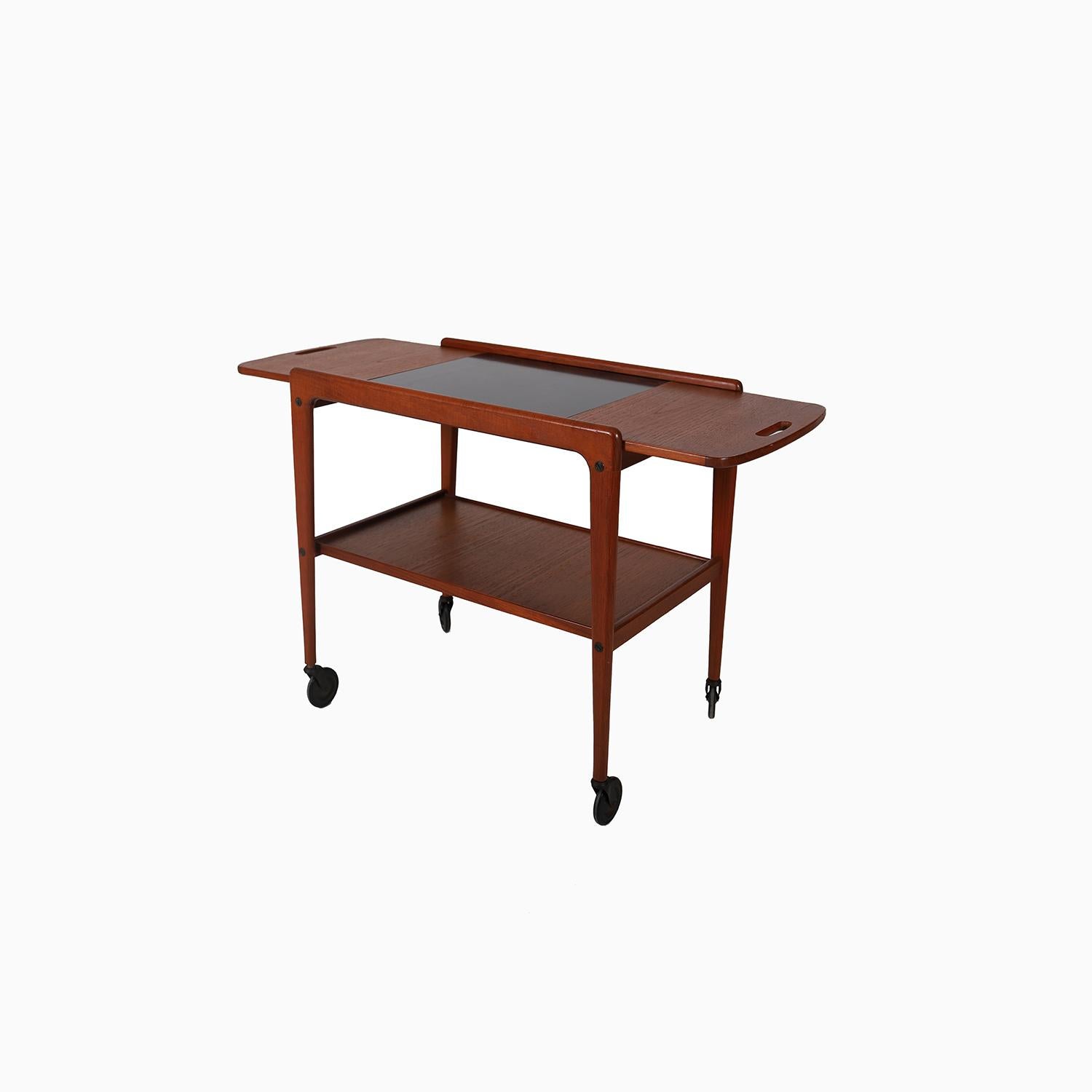 Scandinavian Modern Teak Bar Cart/Server by Yngve Ekström In Good Condition In Minneapolis, MN