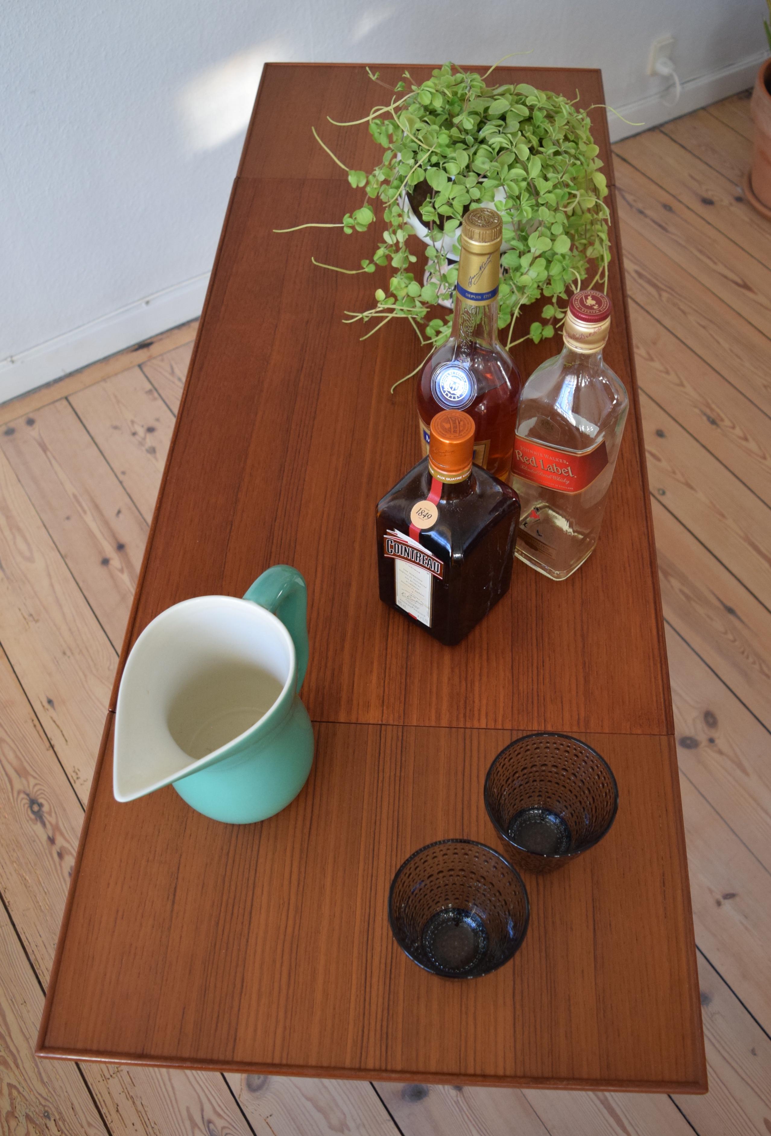 Scandinavian Modern Teak Bar or Serving Cart, Denmark, 1960s For Sale 6