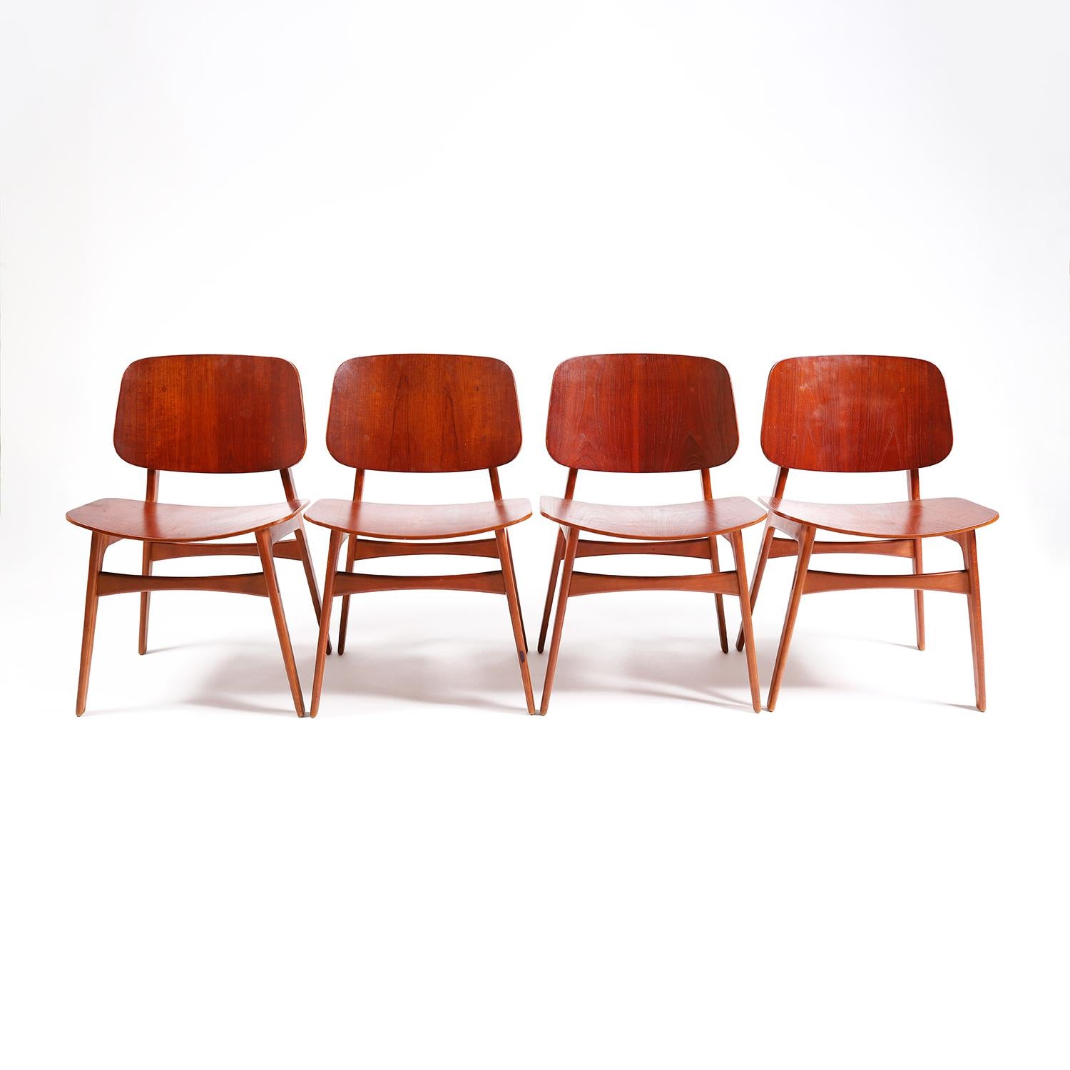 Scandinavian Modern Teak & Beech Dining Chairs by Borge Mogensen Model 155 In Excellent Condition In Minneapolis, MN