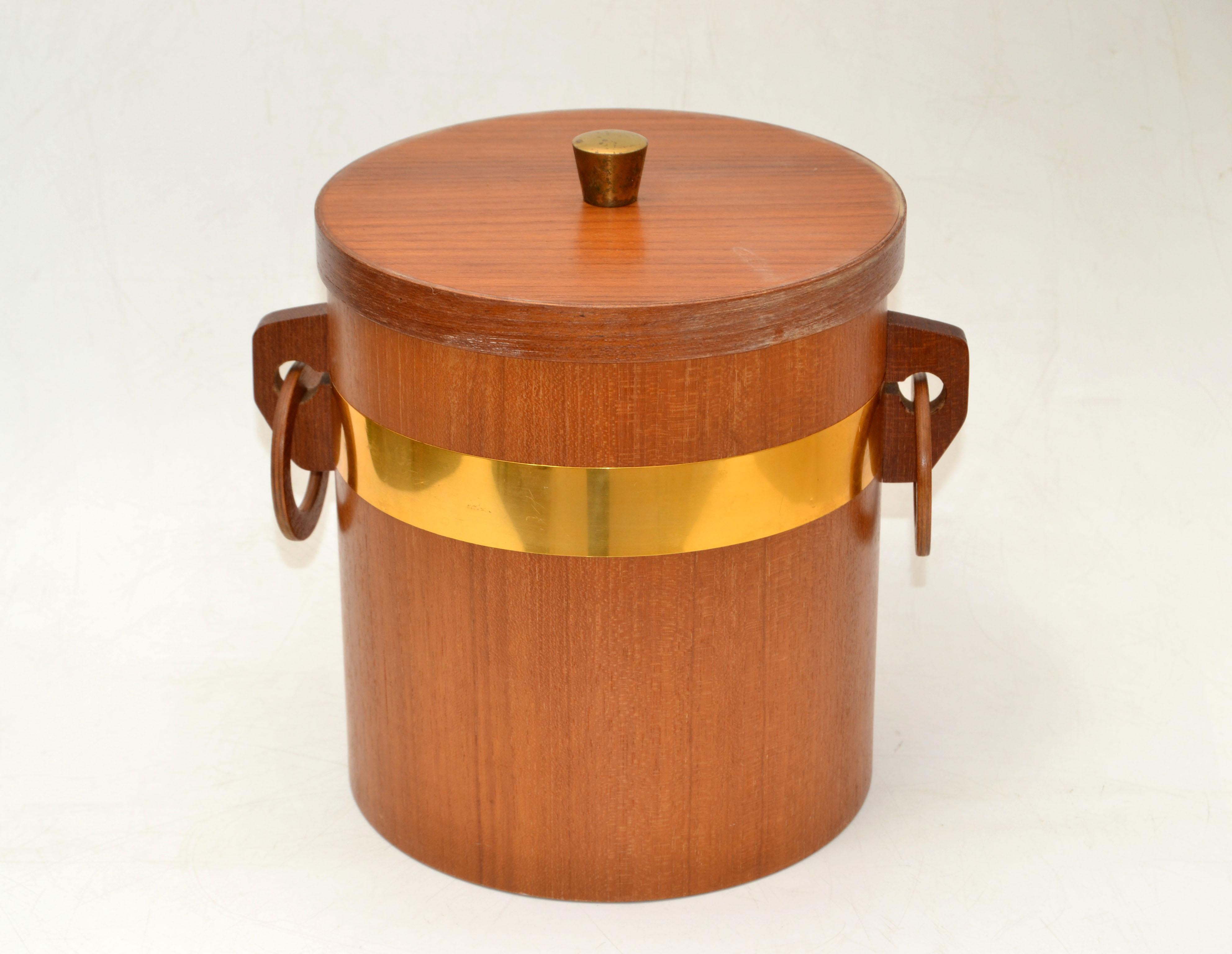 Scandinavian Modern Teak & Brass Lidded Ice Bucket Plastic Insulation 1970 For Sale 6