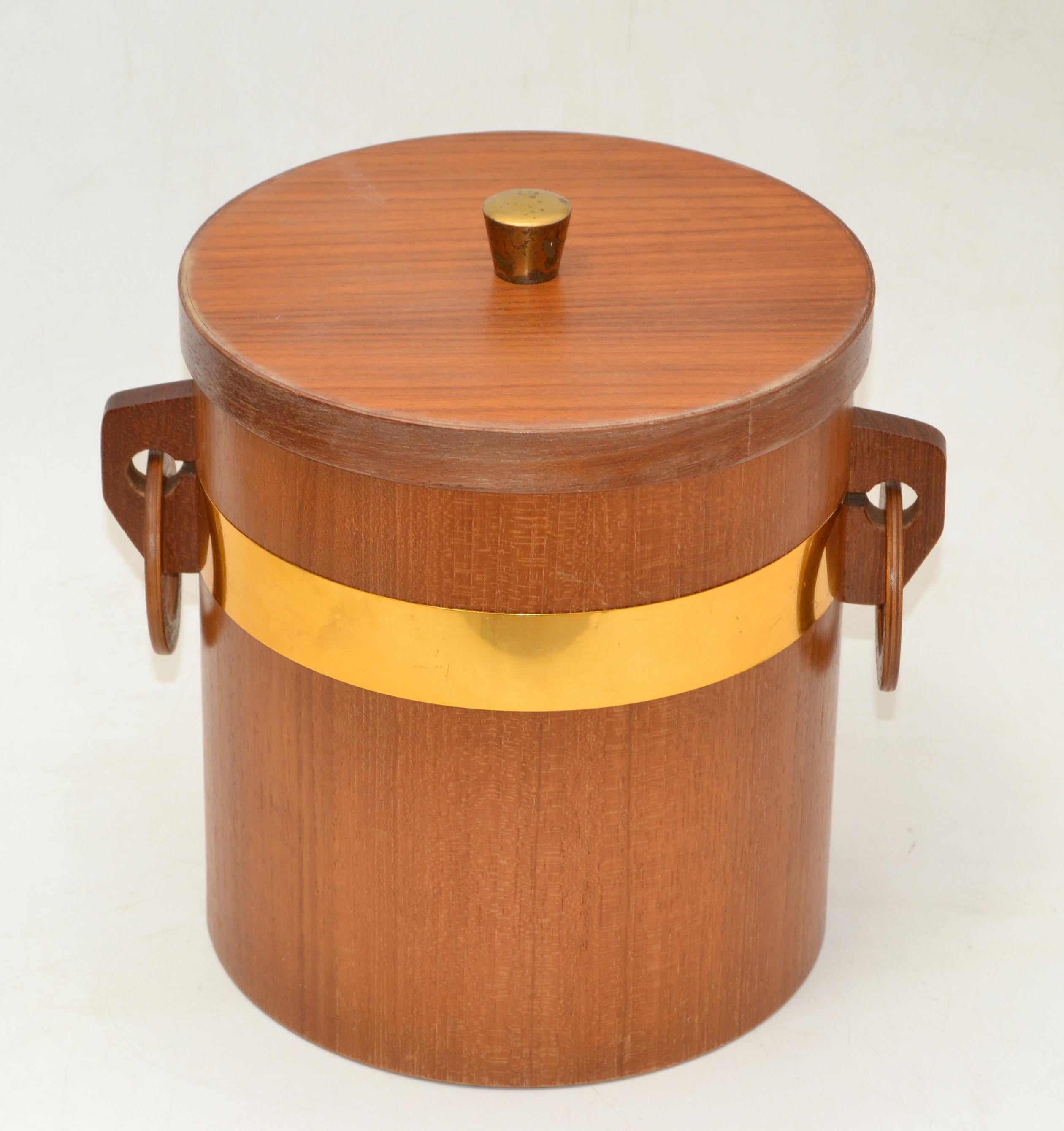 Scandinavian Modern Teak & Brass Lidded Ice Bucket Plastic Insulation 1970 For Sale 7