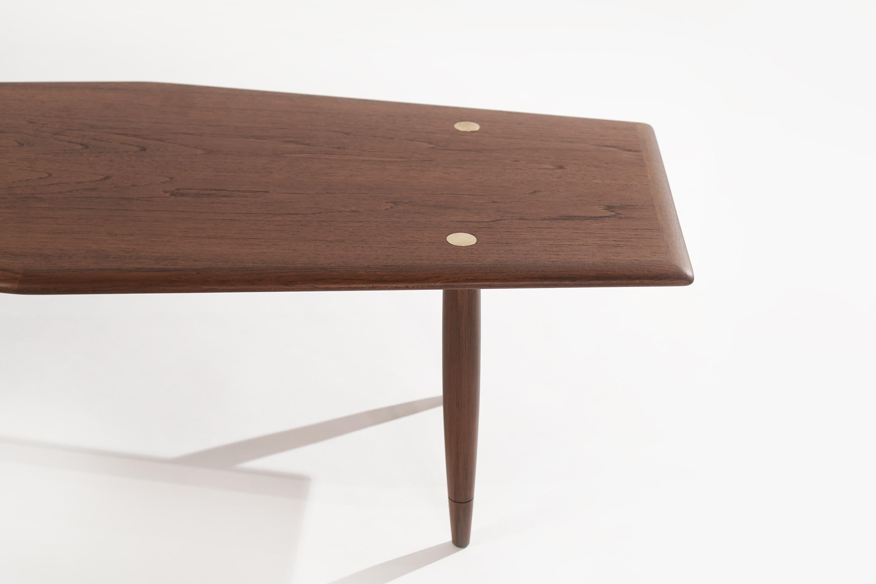 Scandinavian Modern Teak Coffee Table by Yngve Ekström for DUX, 1950s In Excellent Condition For Sale In Westport, CT