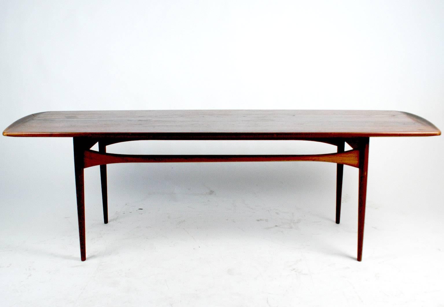 Excellent handcrafted coffee table designed in the 1950s by Tove & Edvard Kindt-Larsen for France & Daverkosen, the first founders of France & Son.
The top has a beautiful organic shape and shows just a few signs of wear due to its age.