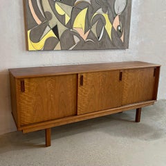 Skandinavische Moderne Teakholz-Credenza Dyrlund zugeschrieben