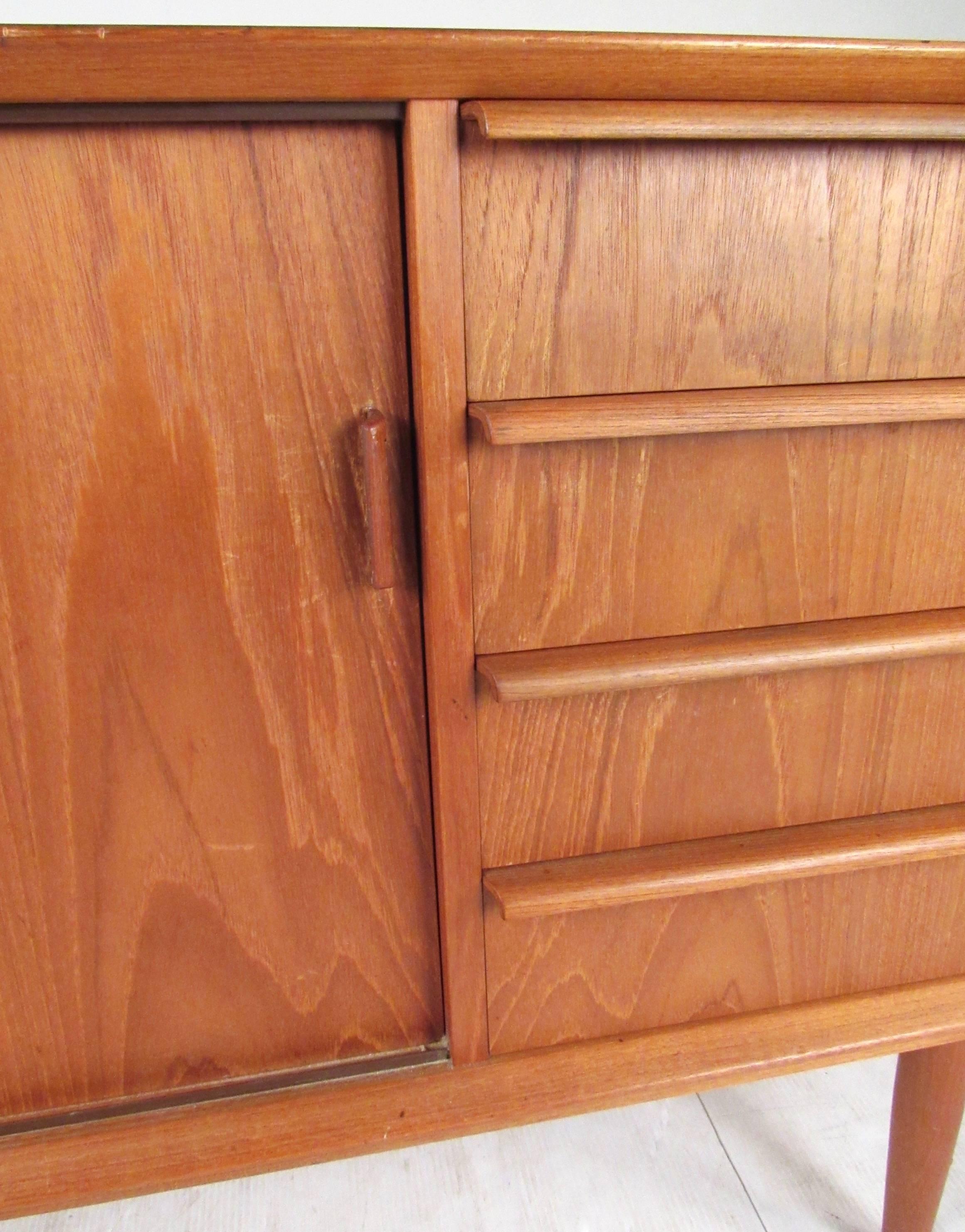 Scandinavian Modern Teak Credenza by Falster In Good Condition For Sale In Brooklyn, NY