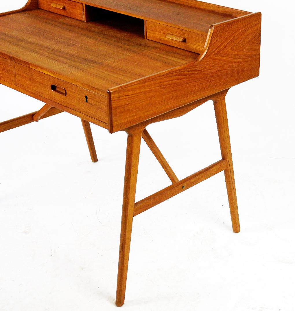 Scandinavian Modern Teak Desk by Arne Wahl Iversen for Vinde Mobler For Sale 6