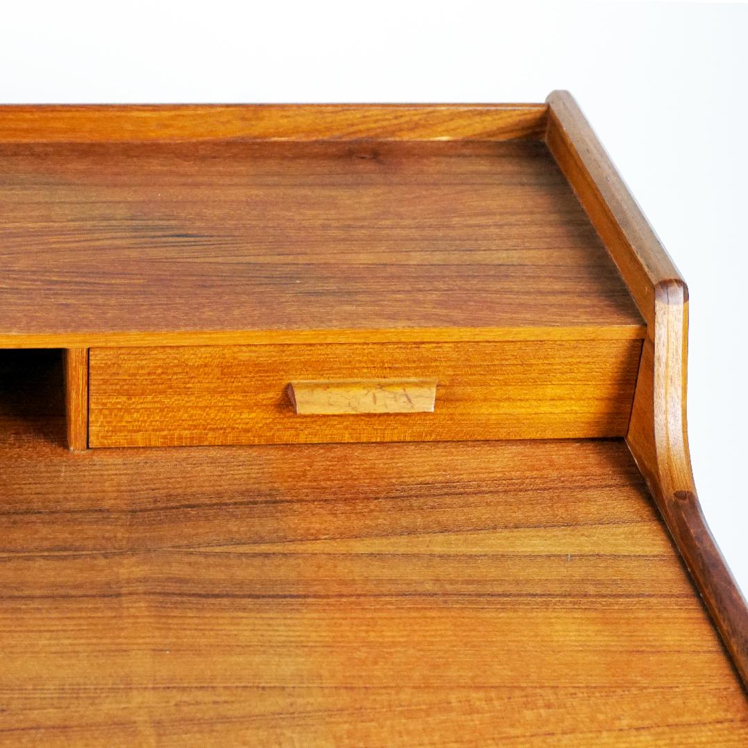 Mid-20th Century Scandinavian Modern Teak Desk by Arne Wahl Iversen for Vinde Mobler For Sale