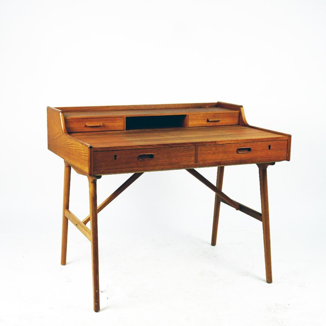 Scandinavian Modern Teak Desk by Arne Wahl Iversen for Vinde Mobler For Sale 2