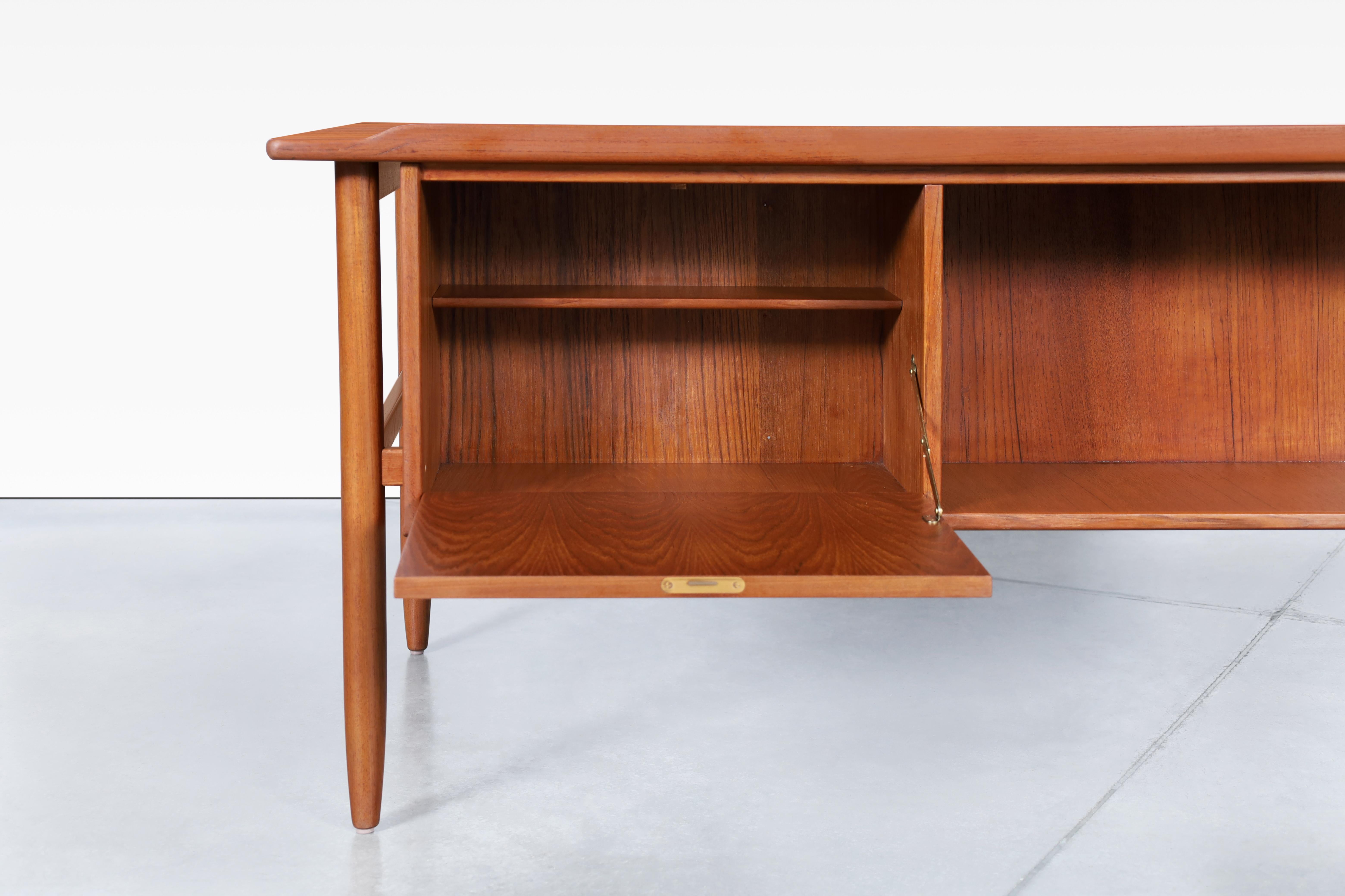 Scandinavian Modern Teak Desk by Goran Strand for Lelangs Møbelfabrik For Sale 4