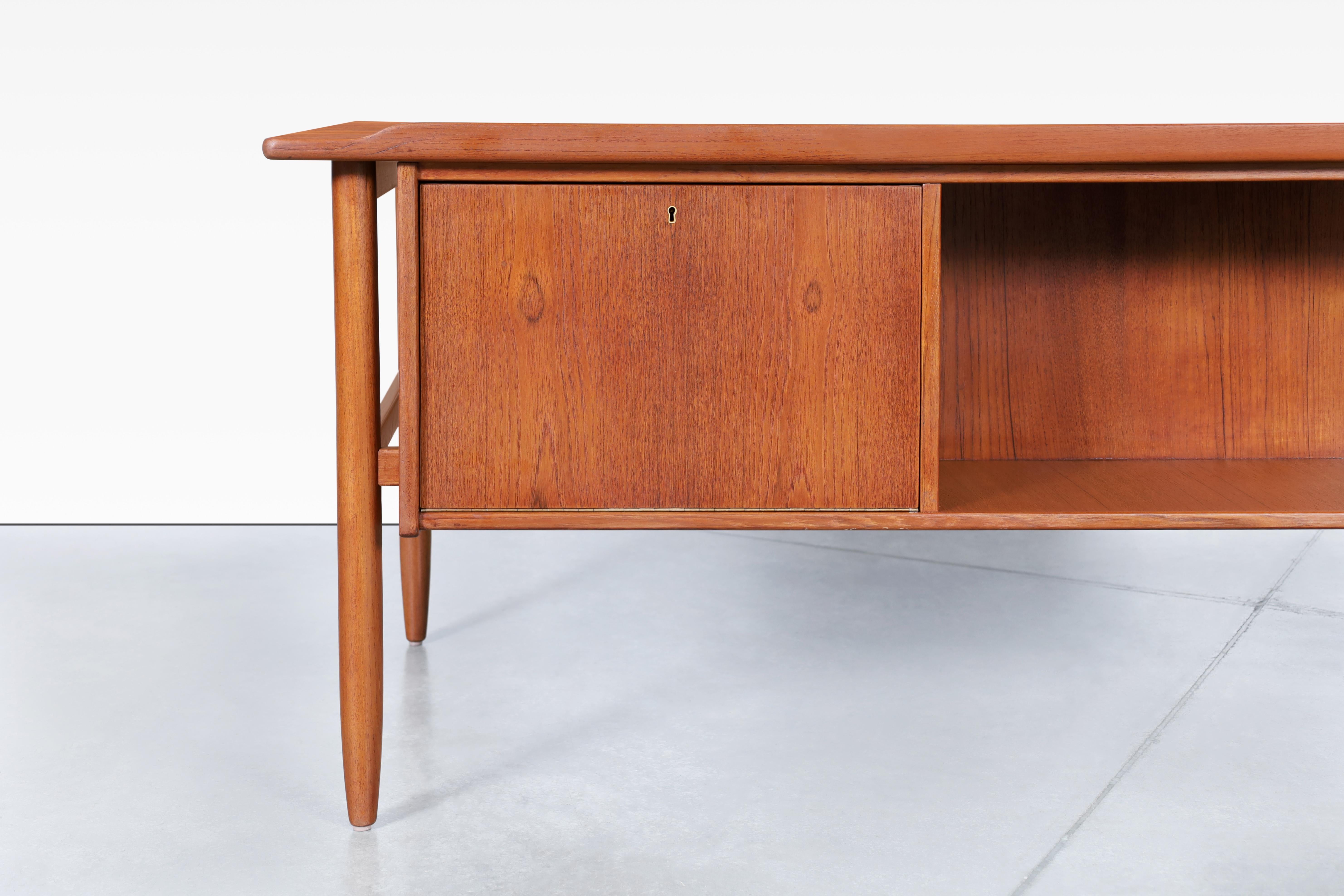 Scandinavian Modern Teak Desk by Goran Strand for Lelangs Møbelfabrik For Sale 5