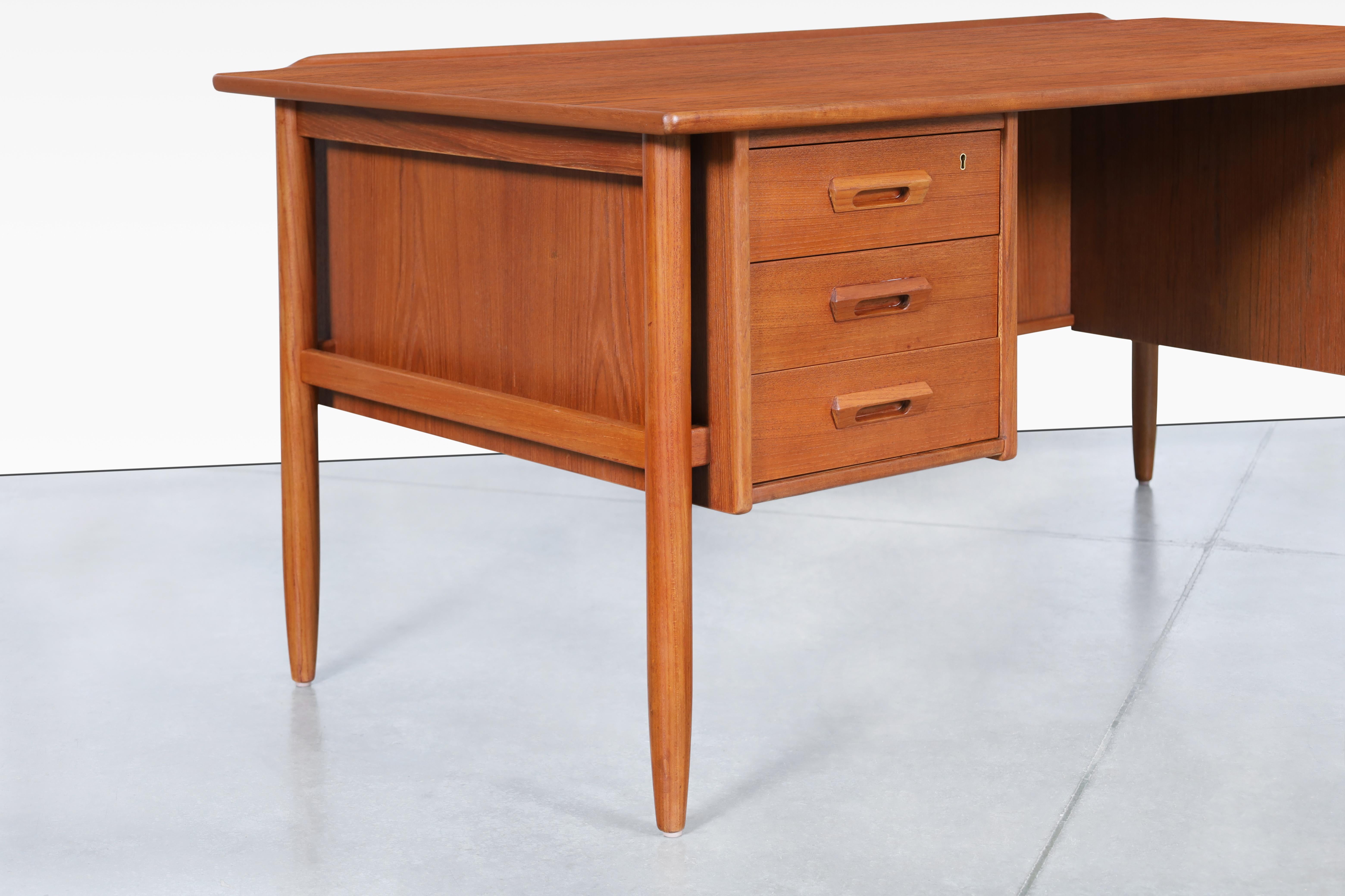 Mid-Century Modern Scandinavian Modern Teak Desk by Goran Strand for Lelangs Møbelfabrik For Sale