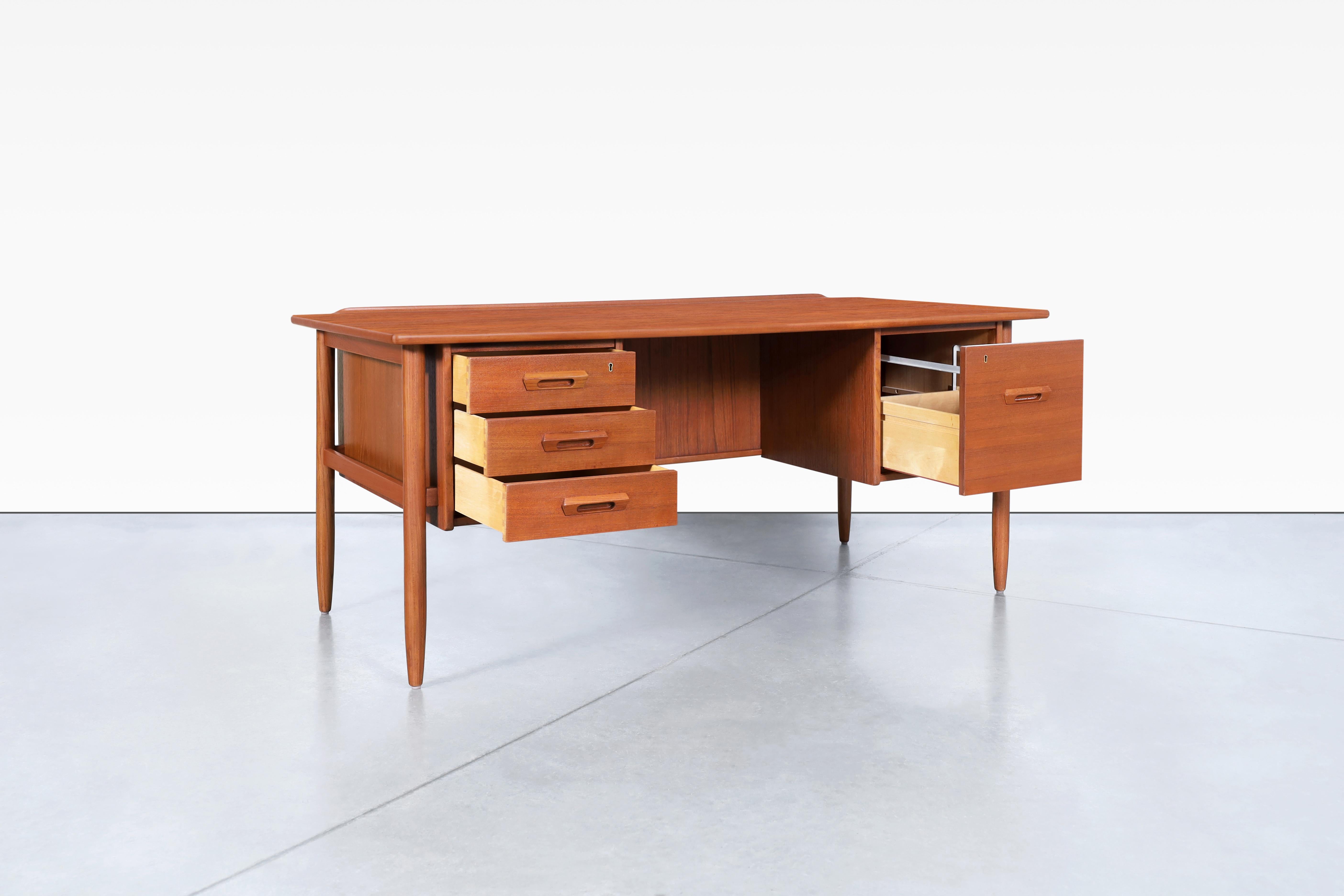 Swedish Scandinavian Modern Teak Desk by Goran Strand for Lelangs Møbelfabrik For Sale